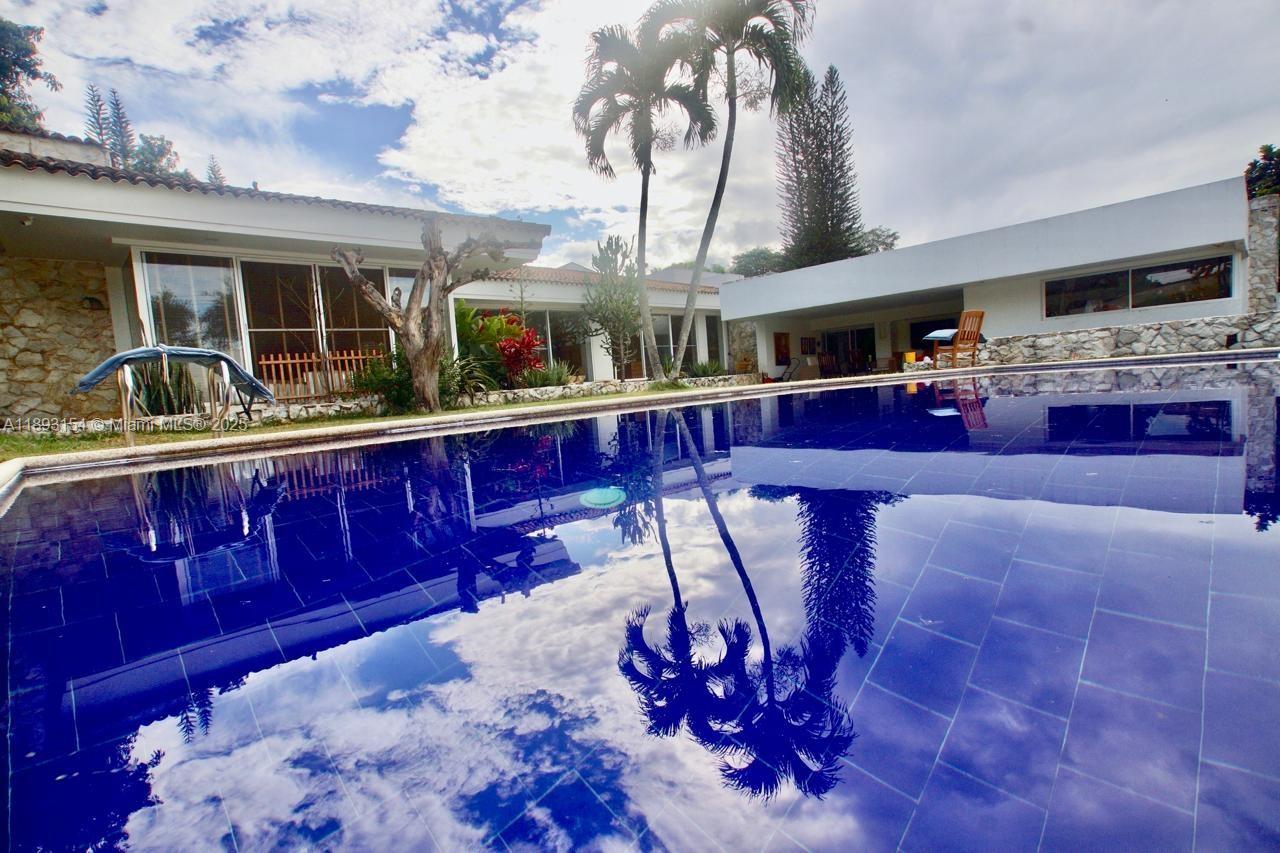 Cra 107 # 15-20 - Esquina Ciudad Jardin, Cali Colombia Cali, CO, 0