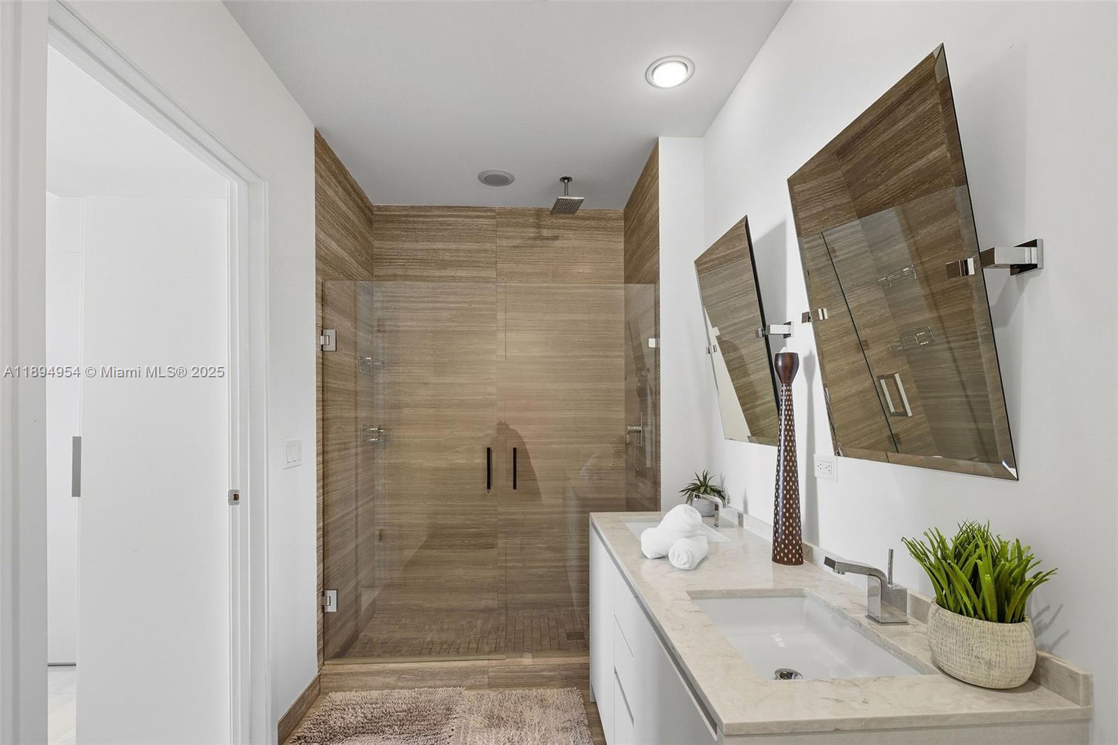 image 1010 Brickell31