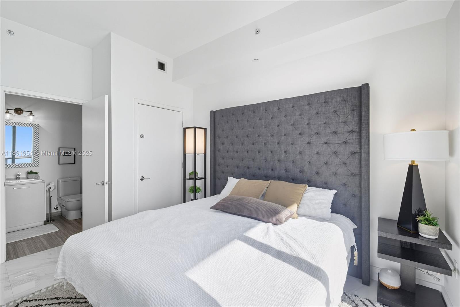 image 1010 Brickell34