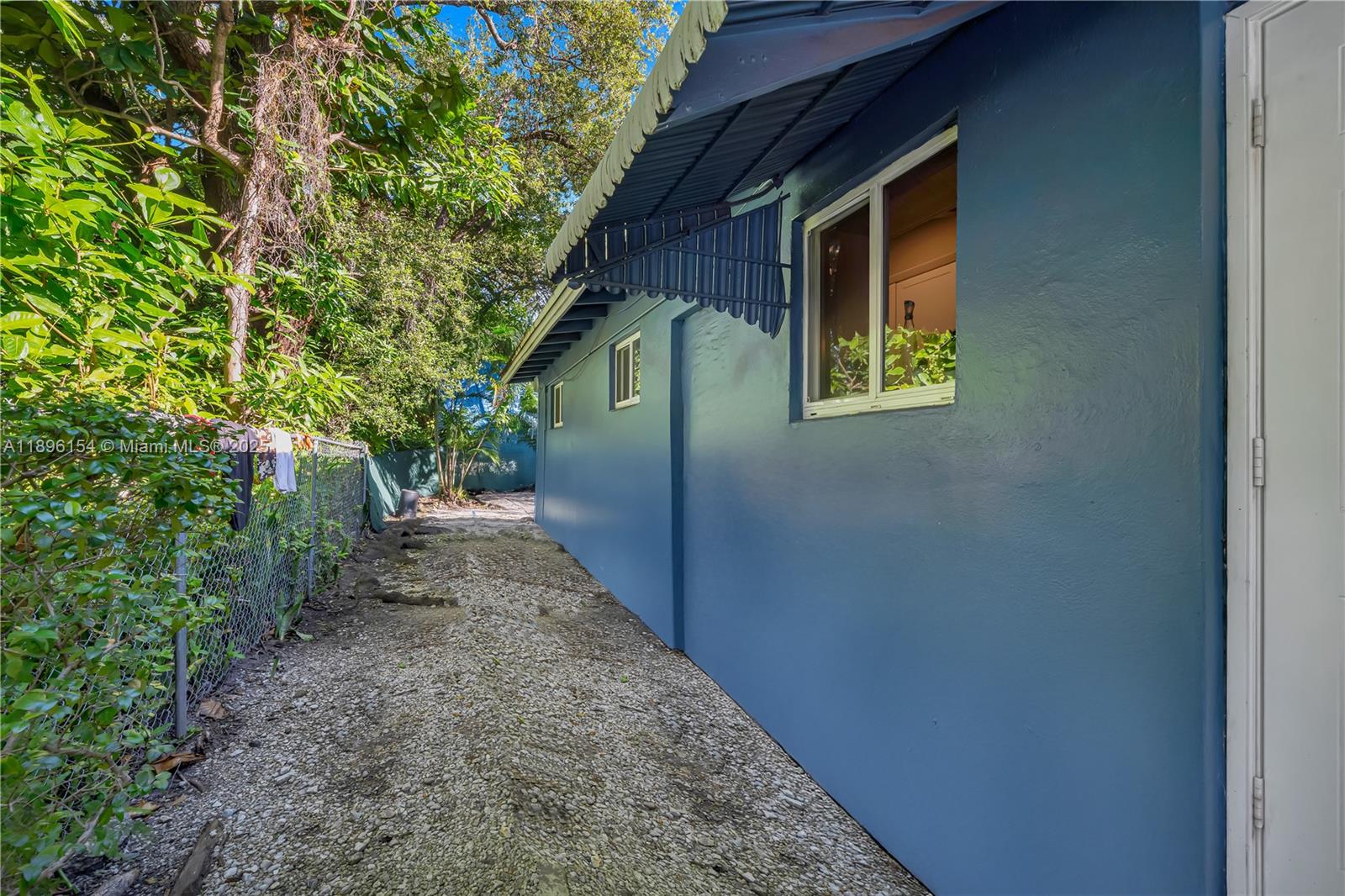 3577 Charles Ave Miami, FL 33133