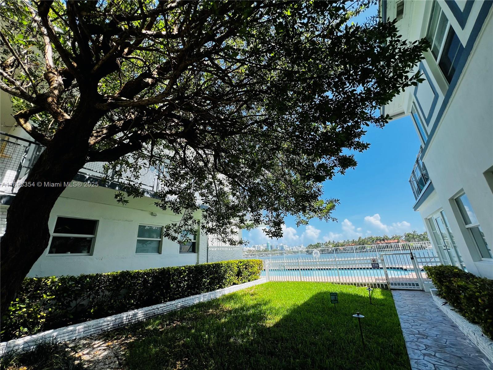 950 Bay Dr #5