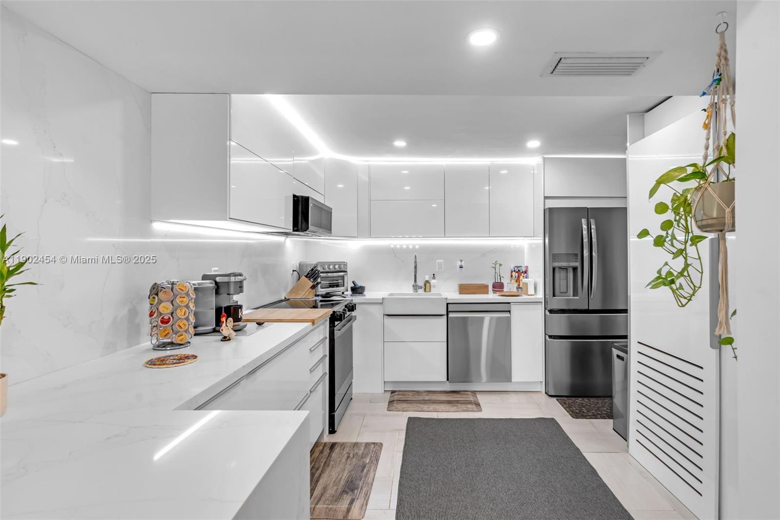 101 Ocean Ln Dr #108