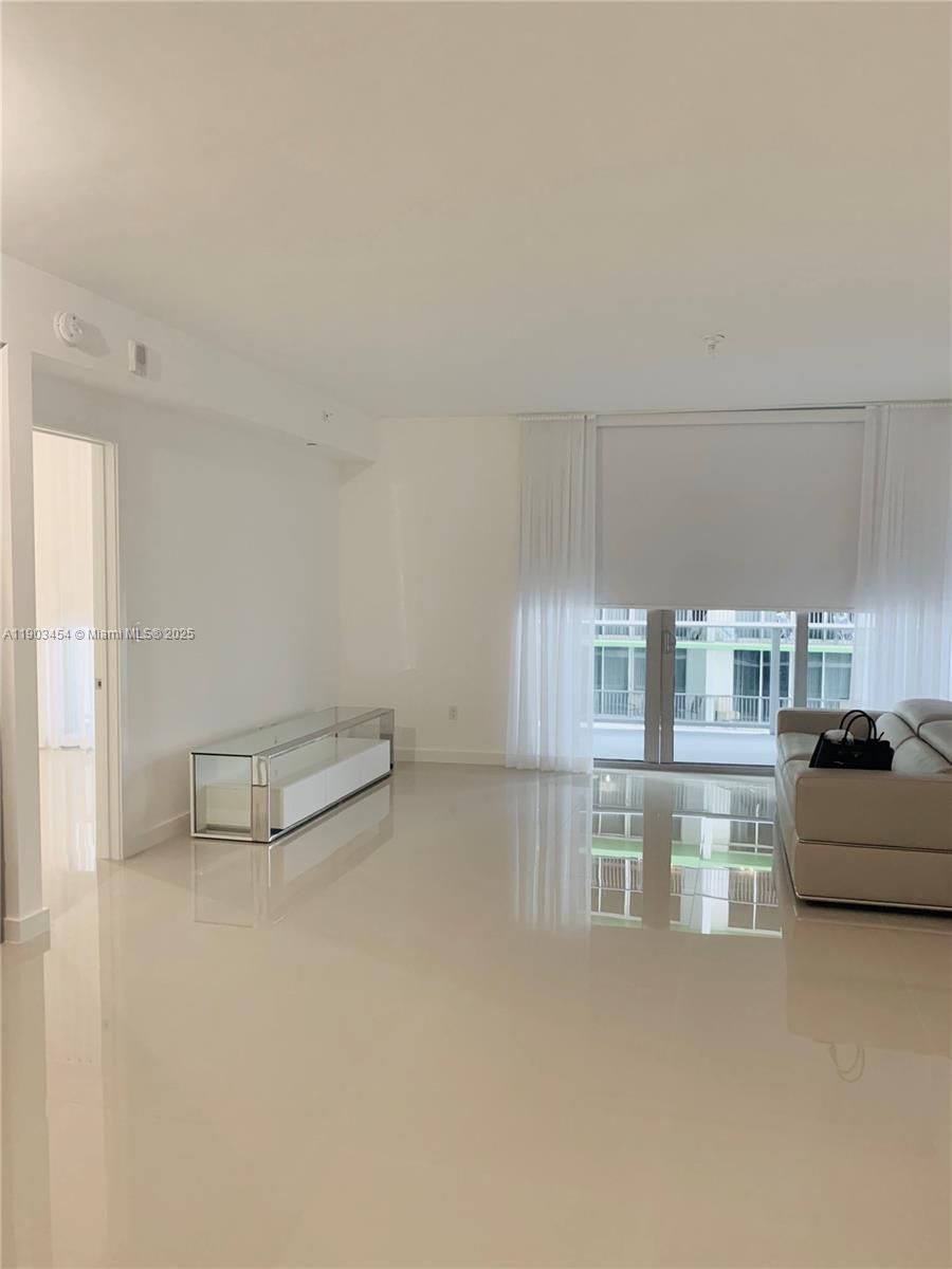 488 NE 18th St #2102 Miami, FL 33132