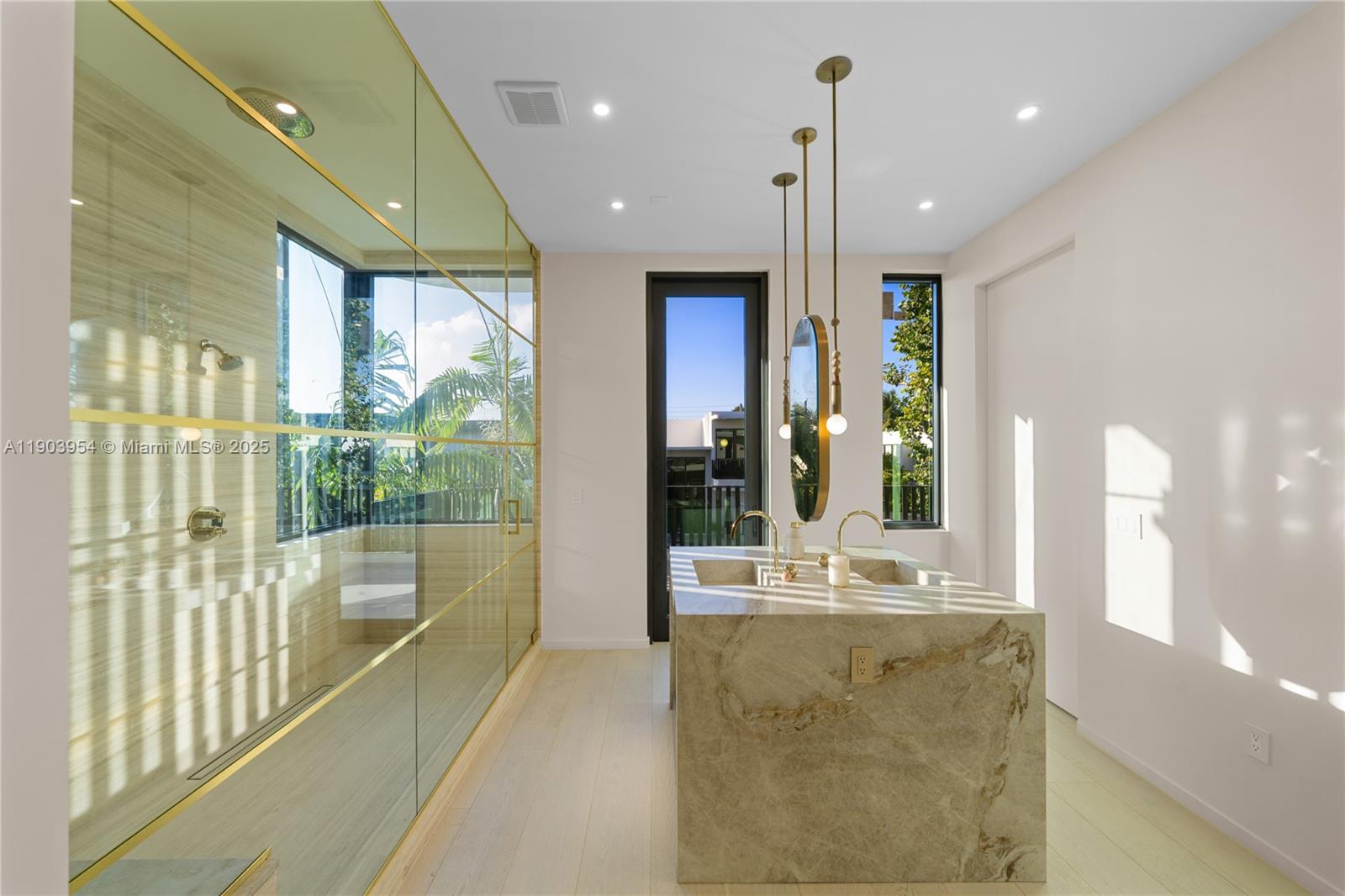 2053 N Bay Rd Miami Beach, FL 33140