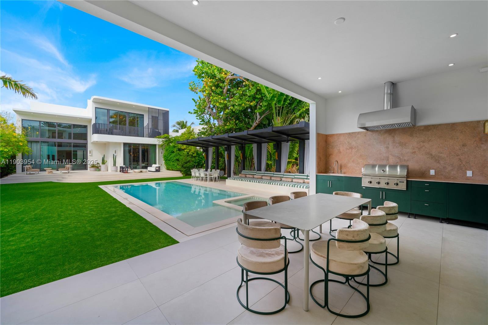 2053 N Bay Rd Miami Beach, FL 33140