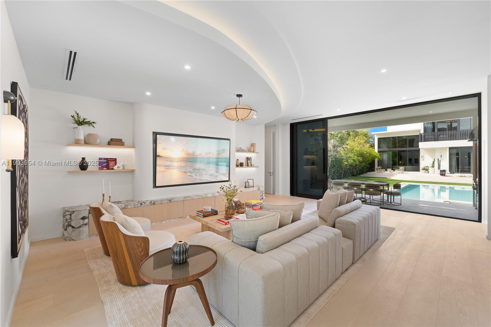 2053 N Bay Rd Miami Beach, FL 33140