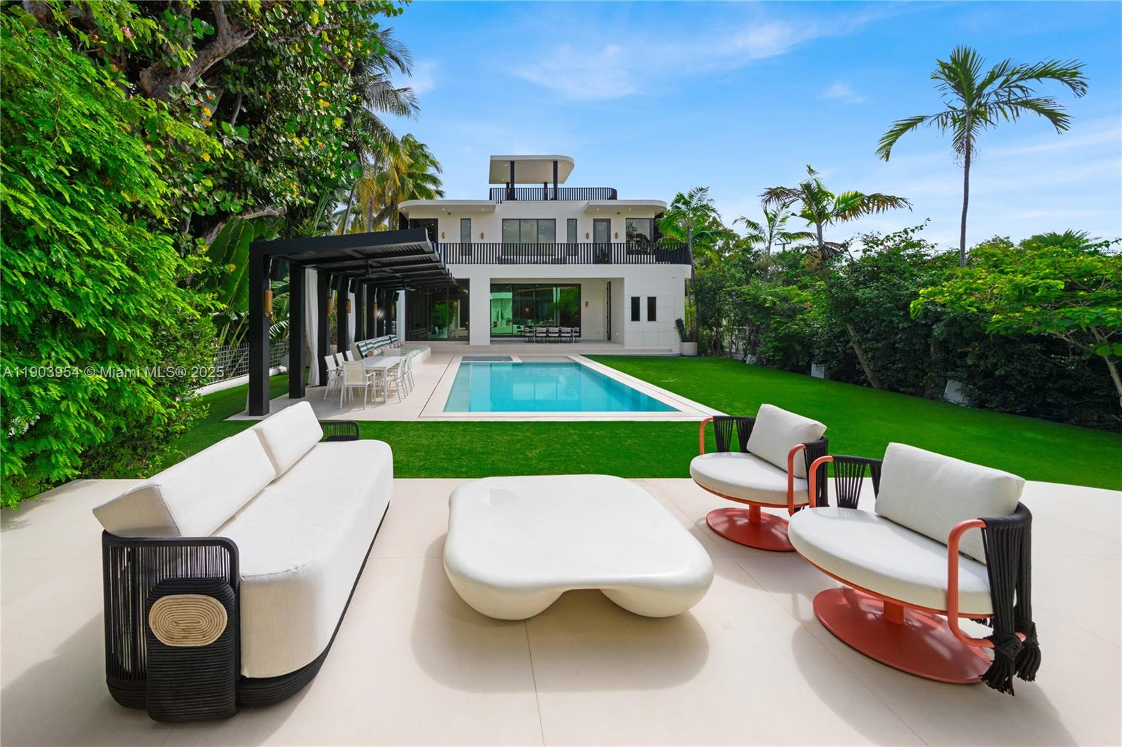 2053 N Bay Rd Miami Beach, FL 33140