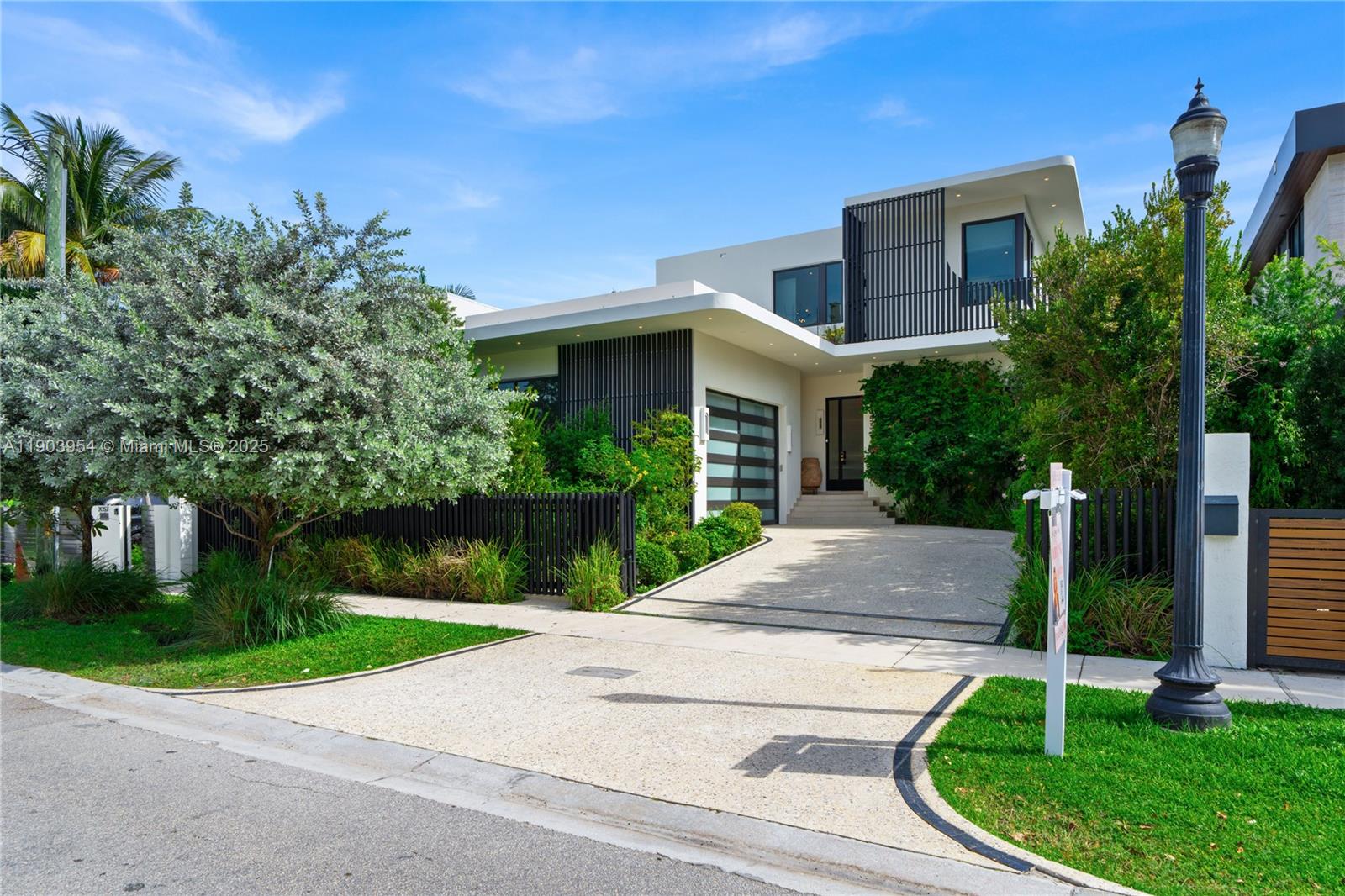 2053 N Bay Rd Miami Beach, FL 33140