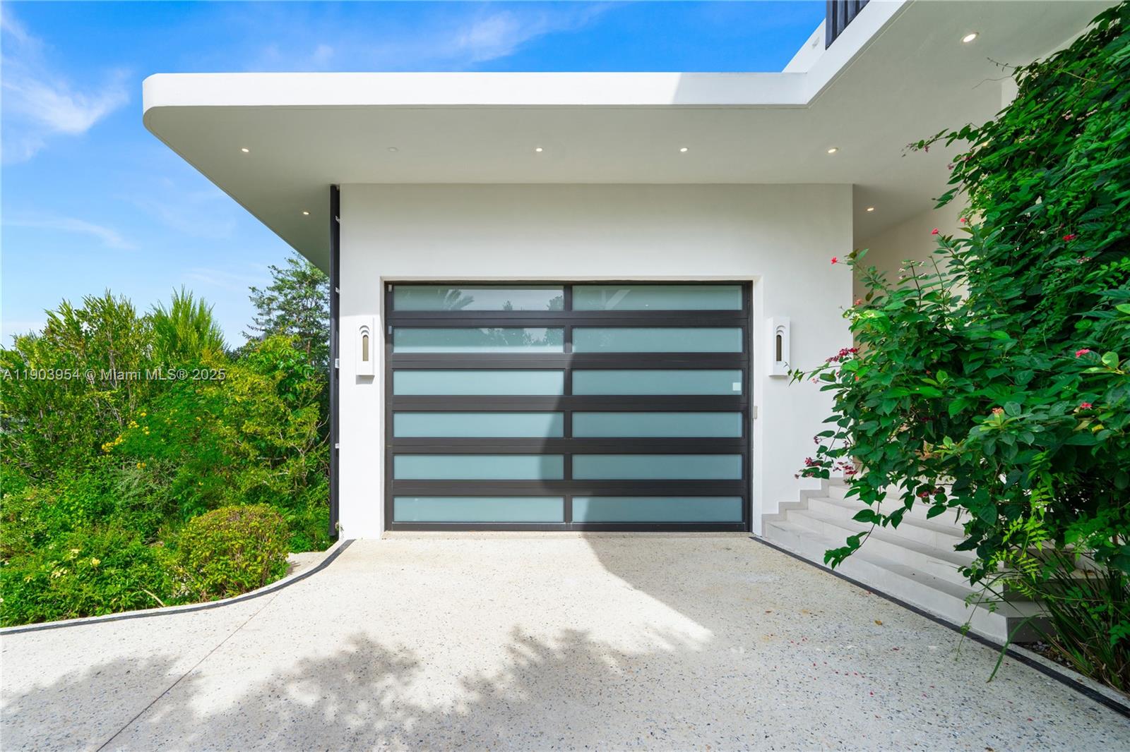 2053 N Bay Rd Miami Beach, FL 33140