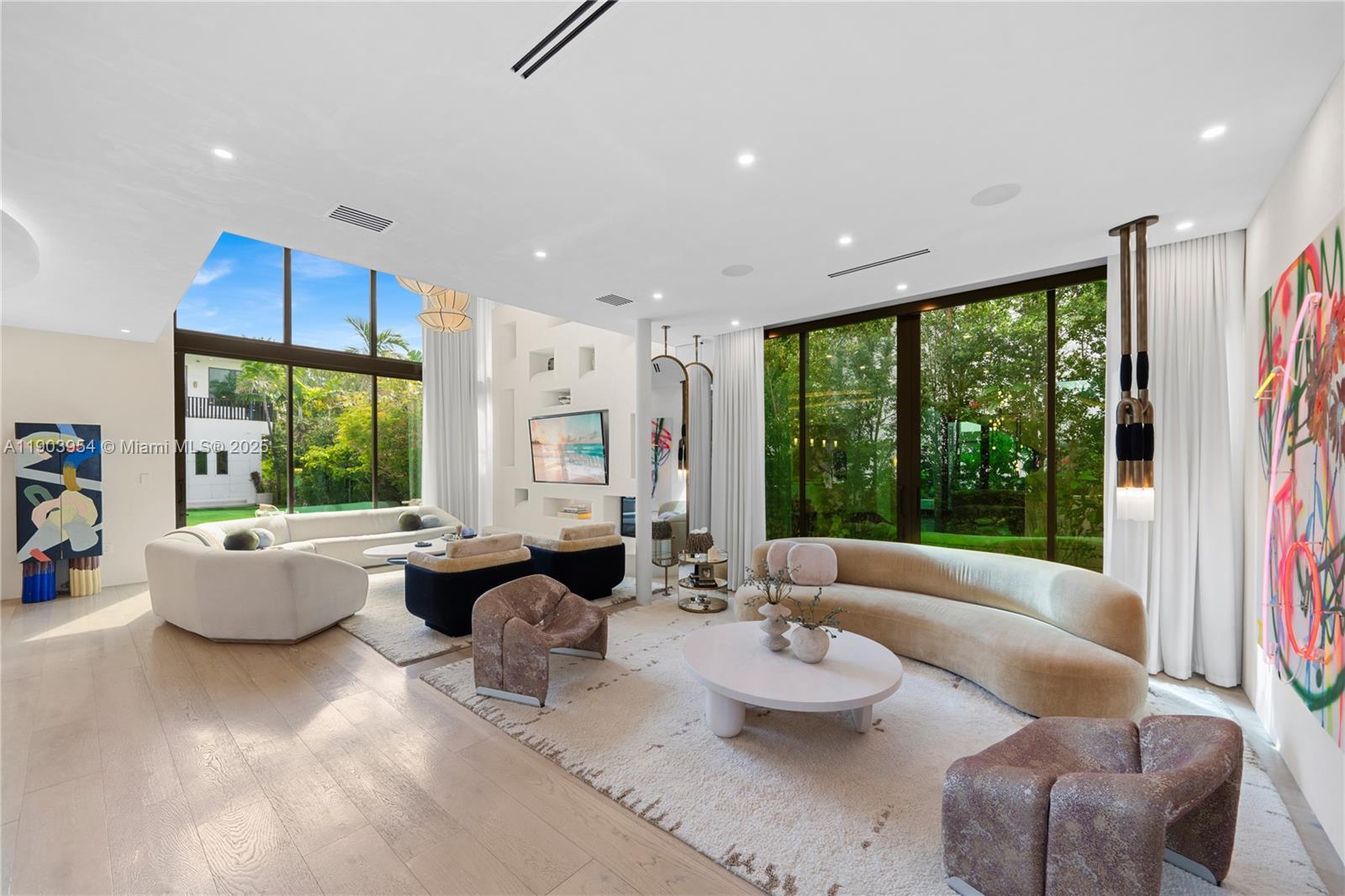 2053 N Bay Rd Miami Beach, FL 33140