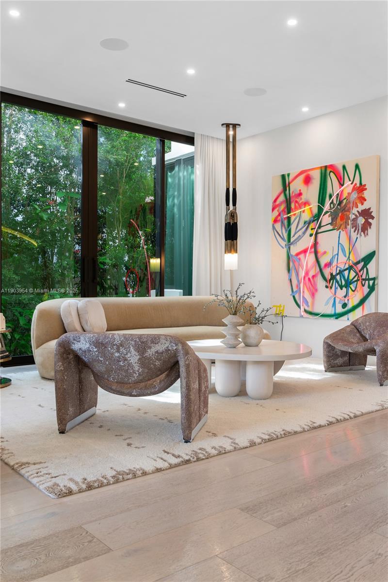 2053 N Bay Rd Miami Beach, FL 33140