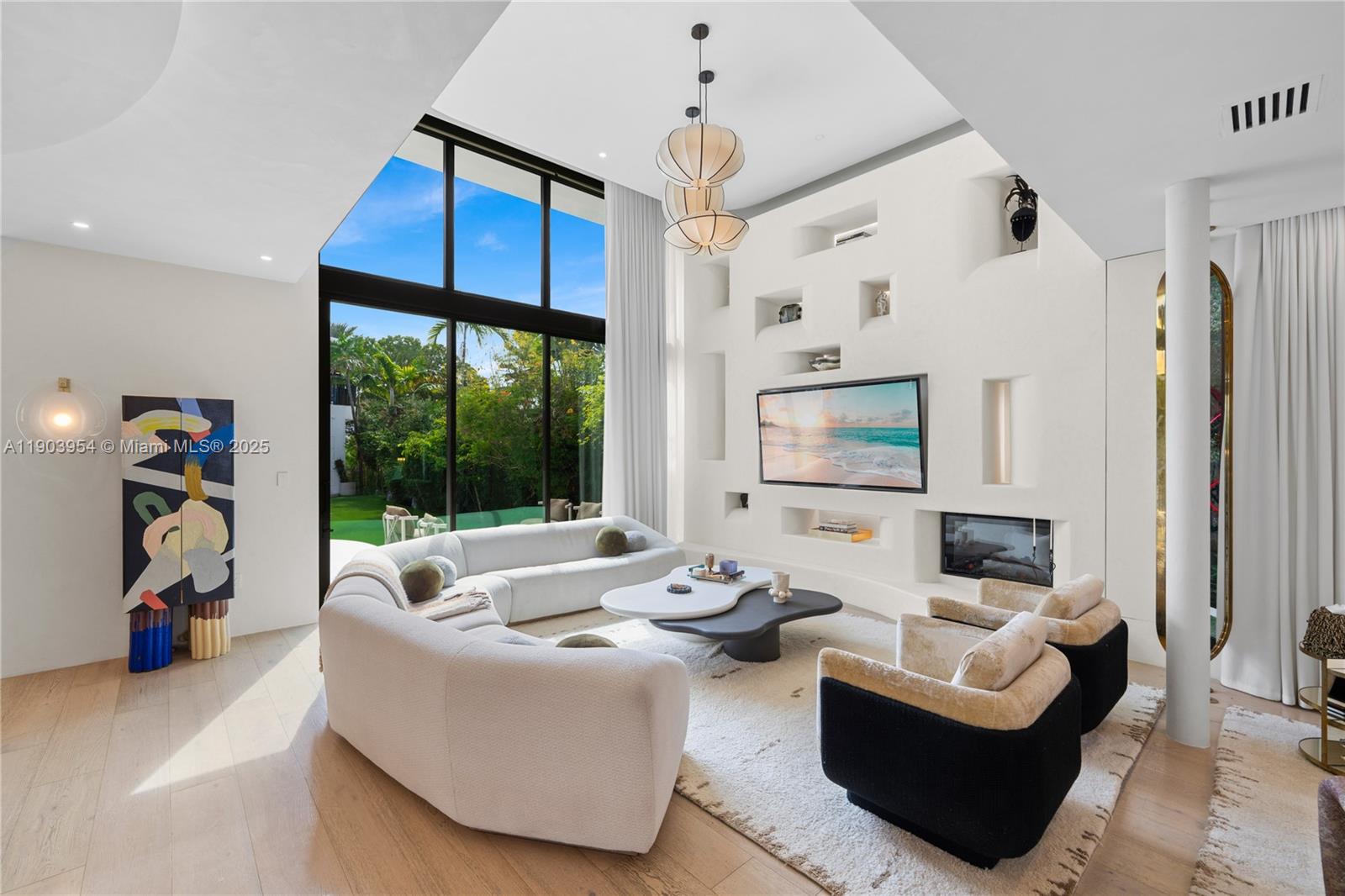 2053 N Bay Rd Miami Beach, FL 33140