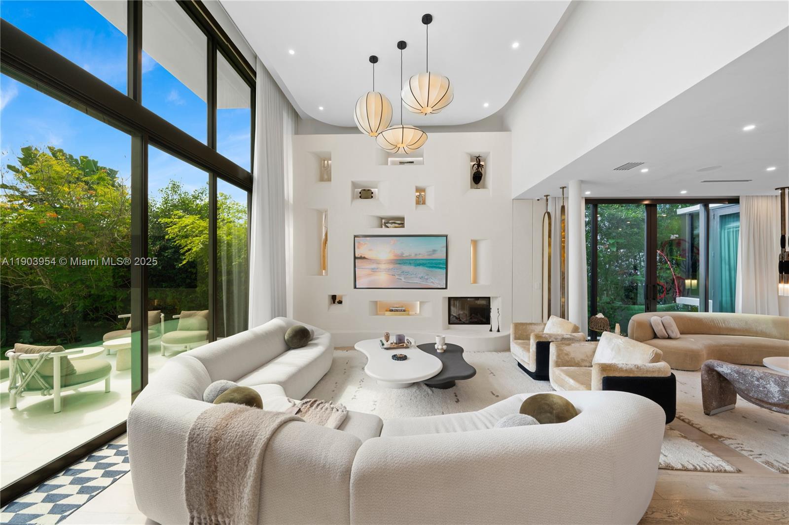 2053 N Bay Rd Miami Beach, FL 33140