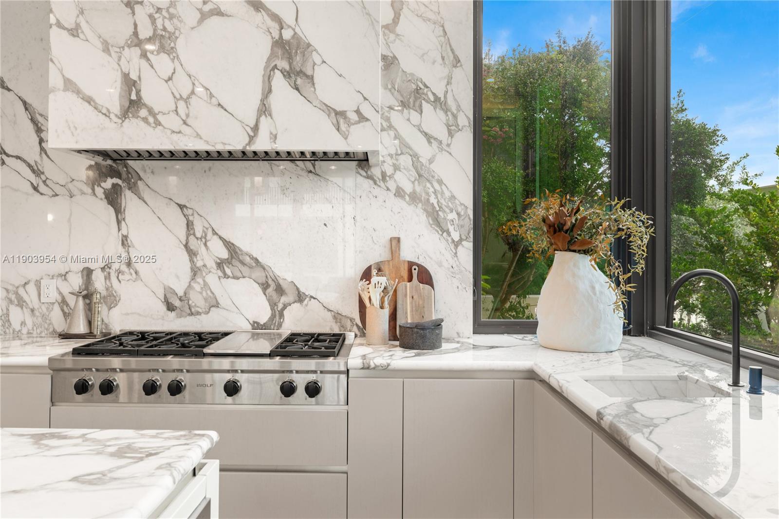 2053 N Bay Rd Miami Beach, FL 33140