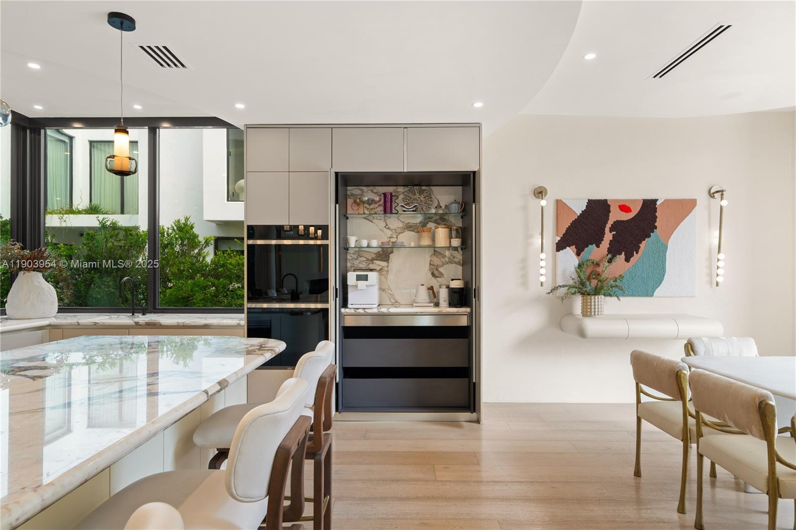 2053 N Bay Rd Miami Beach, FL 33140