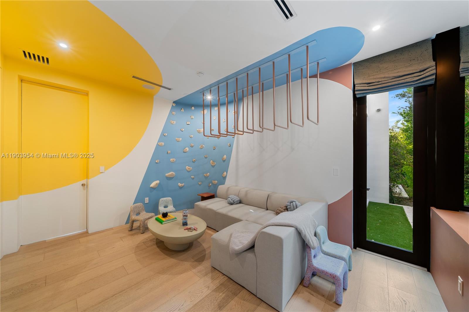 2053 N Bay Rd Miami Beach, FL 33140