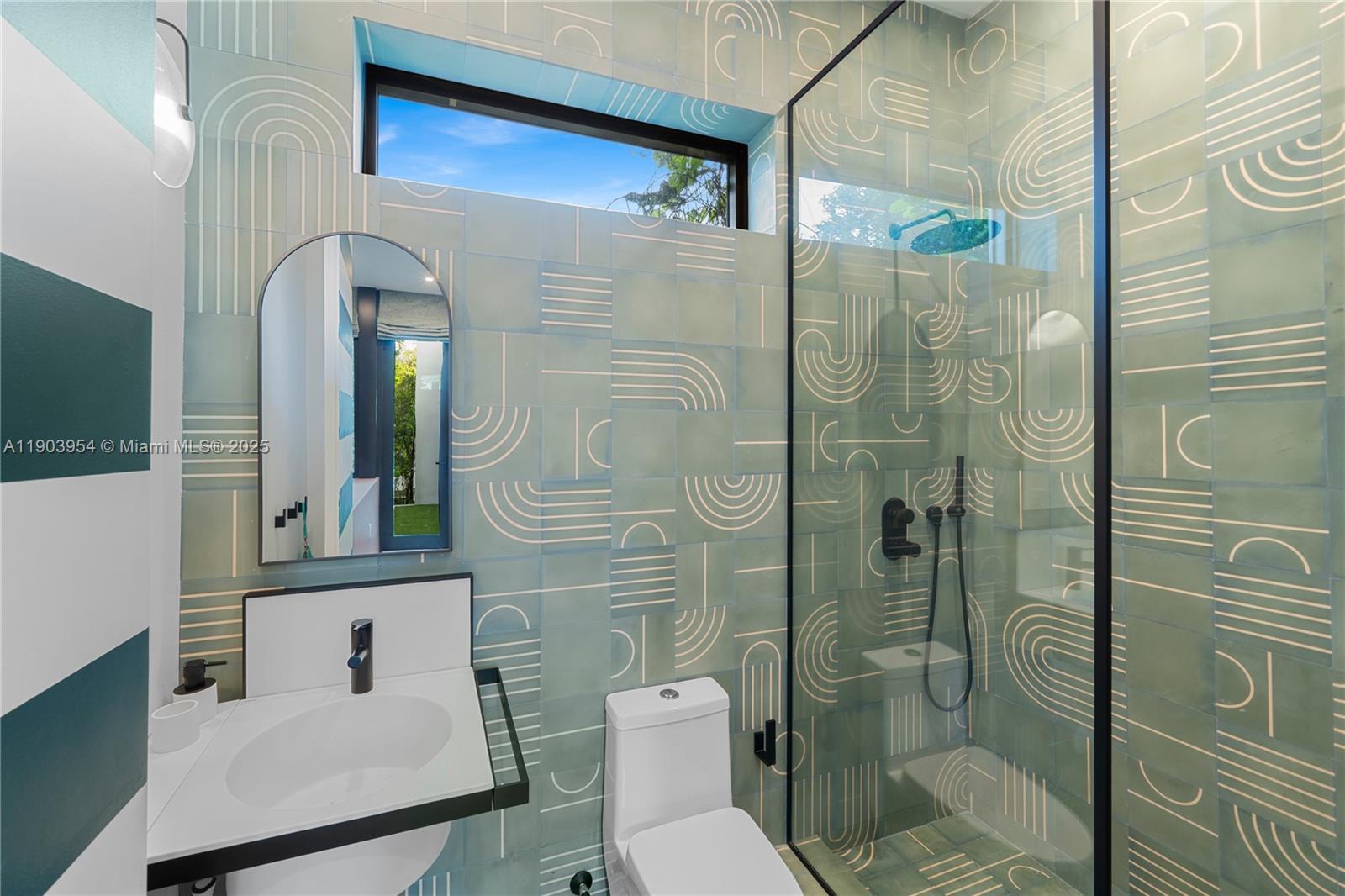 2053 N Bay Rd Miami Beach, FL 33140