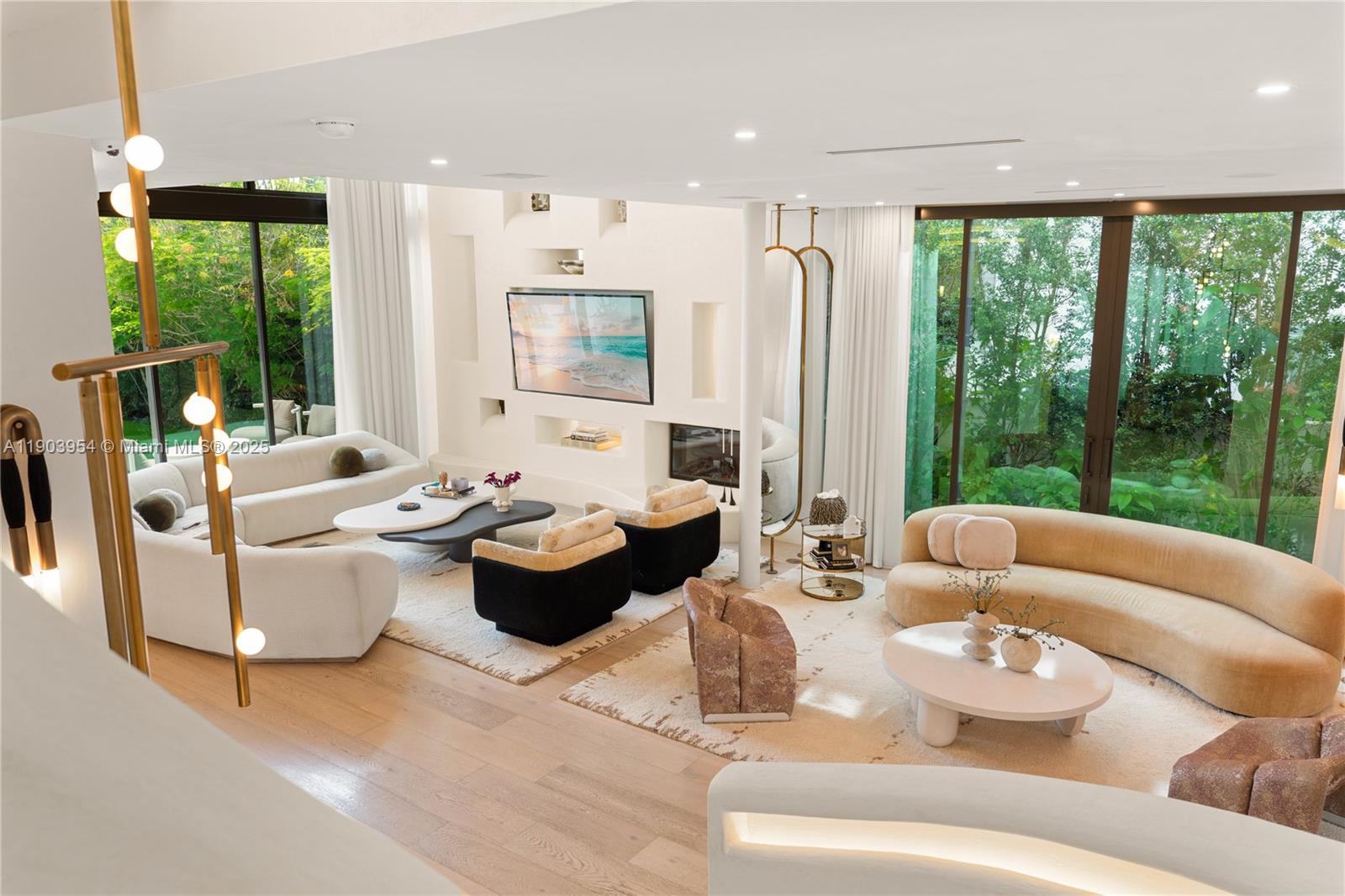 2053 N Bay Rd Miami Beach, FL 33140