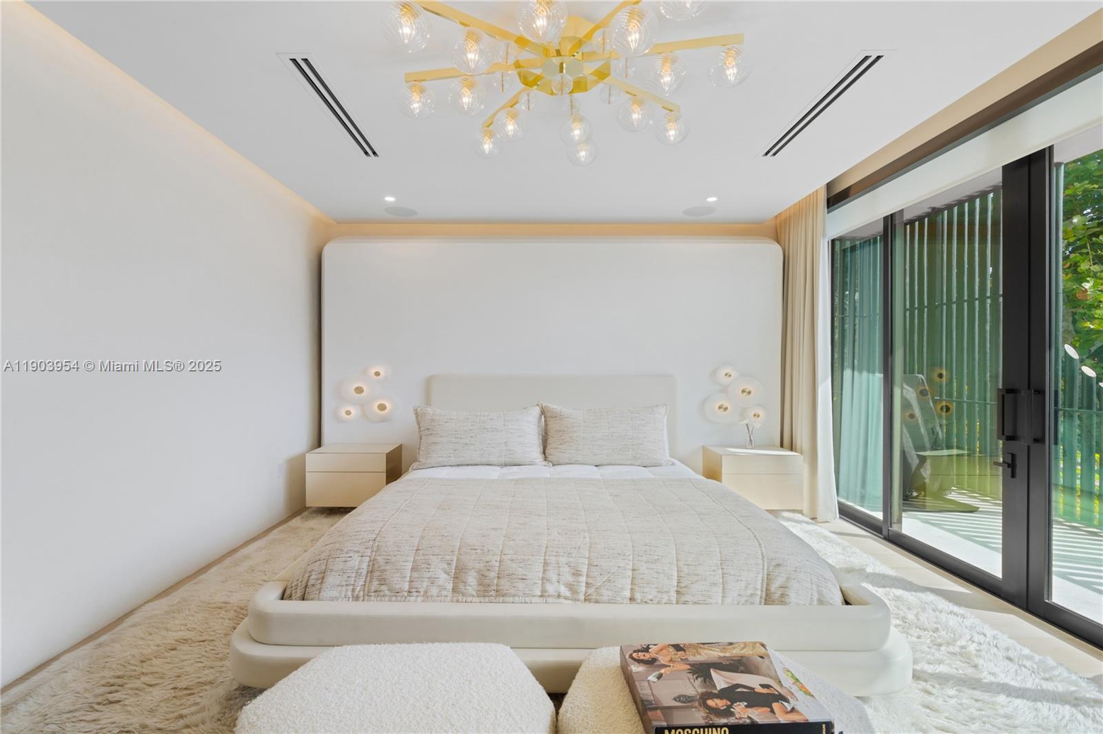 2053 N Bay Rd Miami Beach, FL 33140