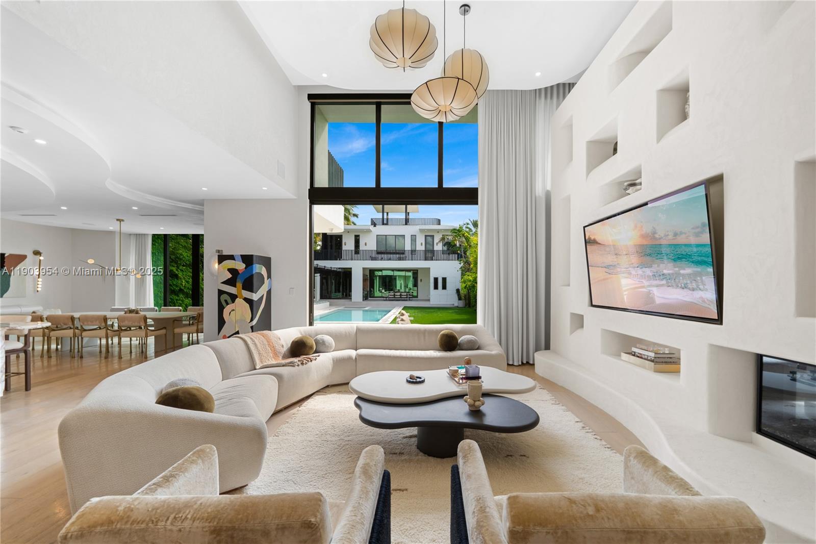 2053 N Bay Rd Miami Beach, FL 33140