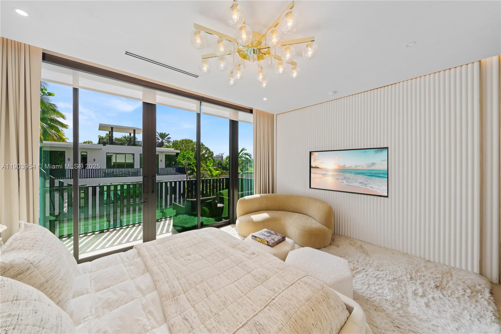 2053 N Bay Rd Miami Beach, FL 33140