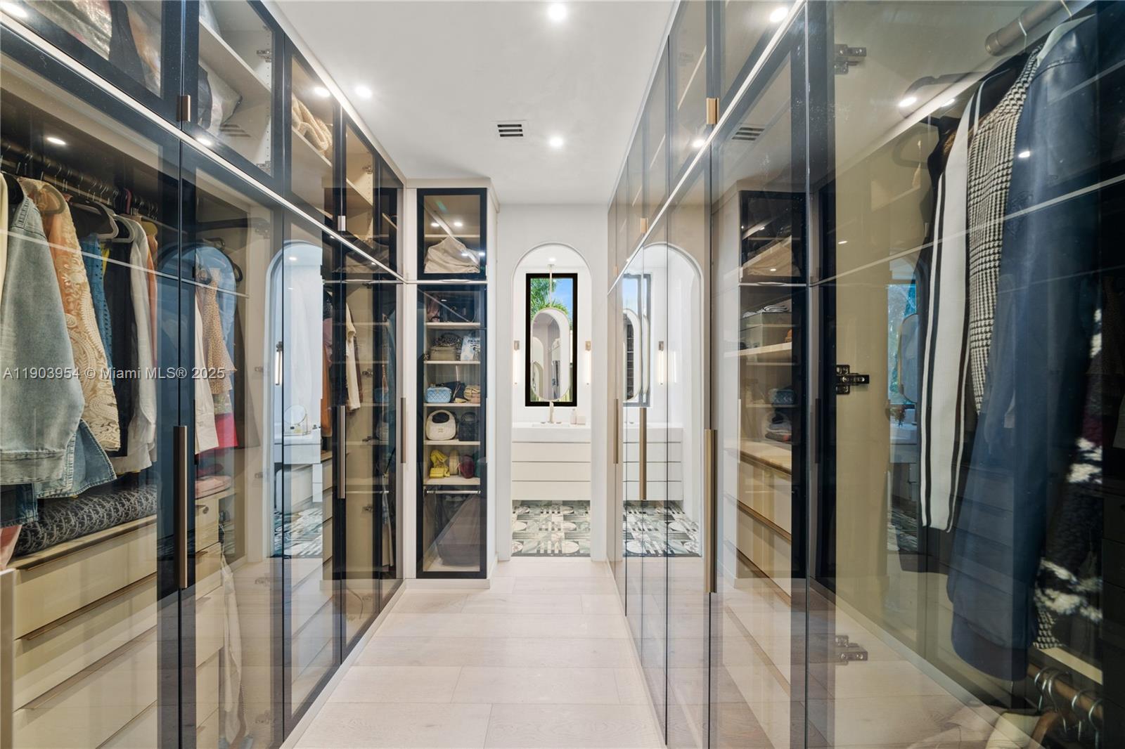 2053 N Bay Rd Miami Beach, FL 33140