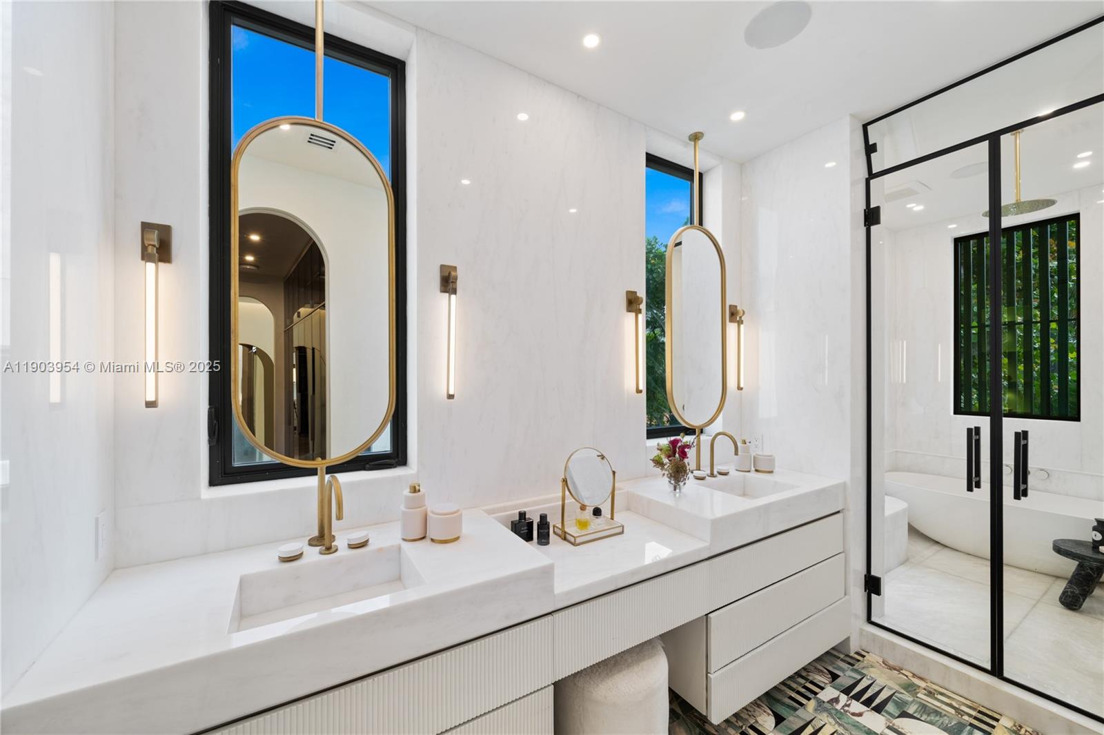 2053 N Bay Rd Miami Beach, FL 33140