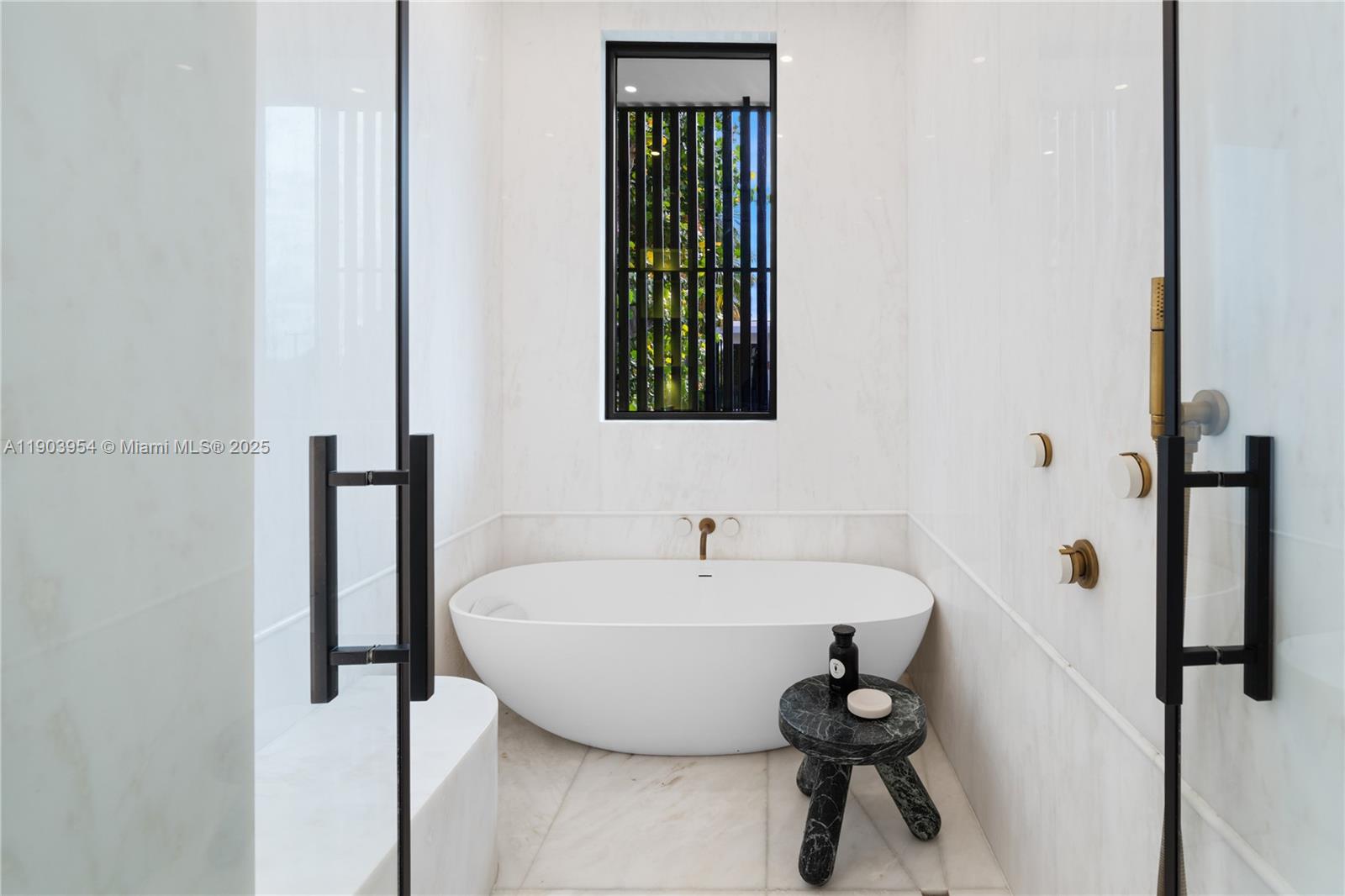 2053 N Bay Rd Miami Beach, FL 33140