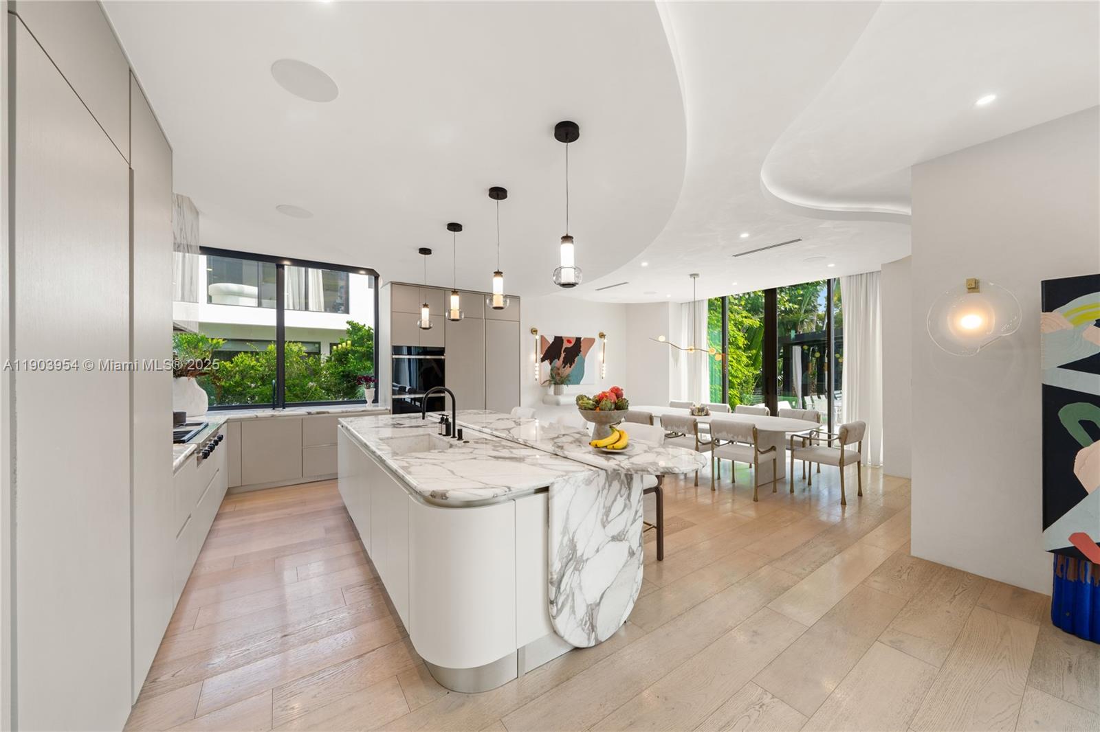 2053 N Bay Rd Miami Beach, FL 33140