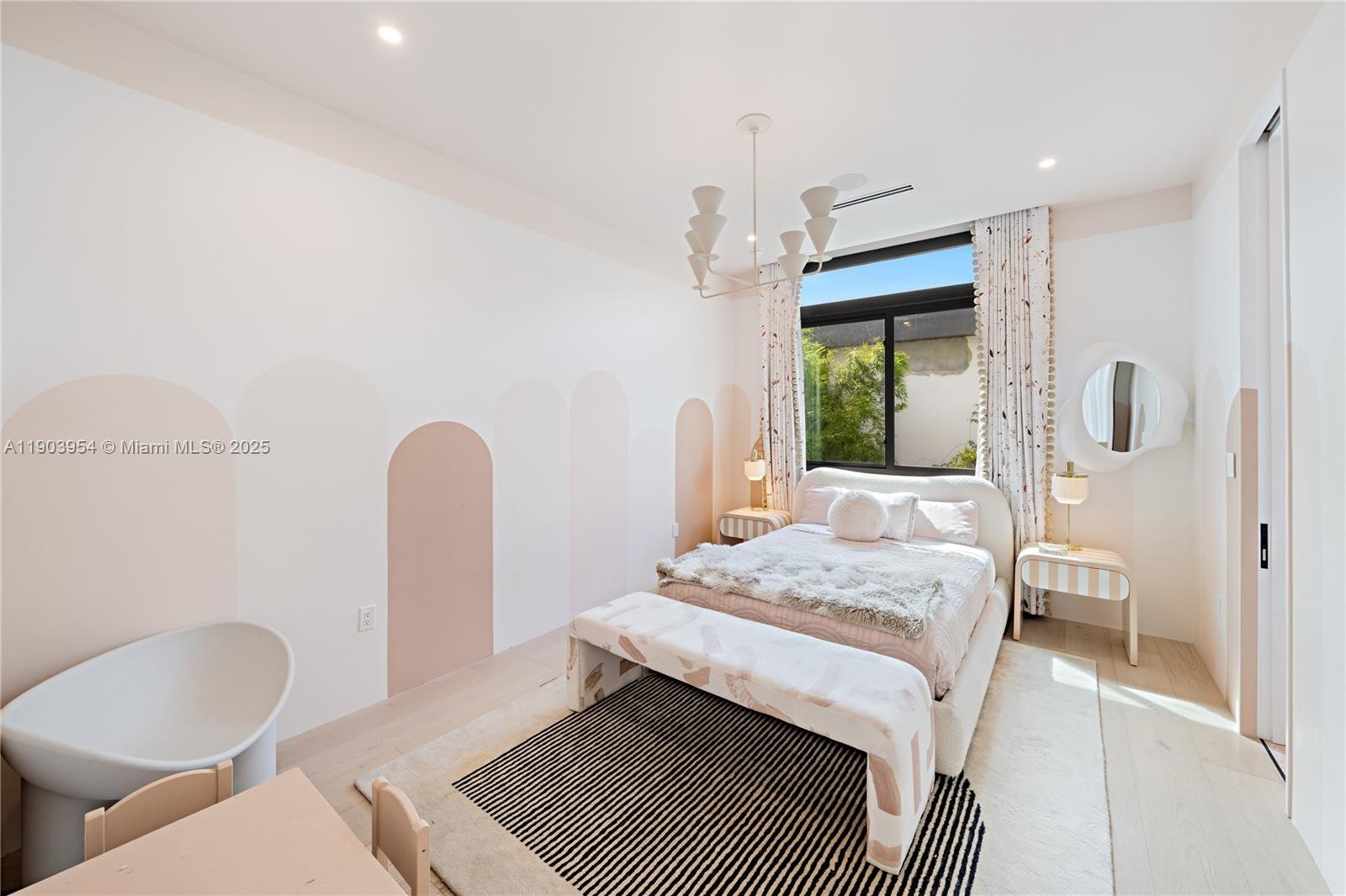 2053 N Bay Rd Miami Beach, FL 33140