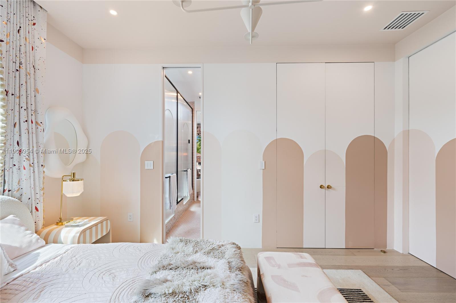 2053 N Bay Rd Miami Beach, FL 33140