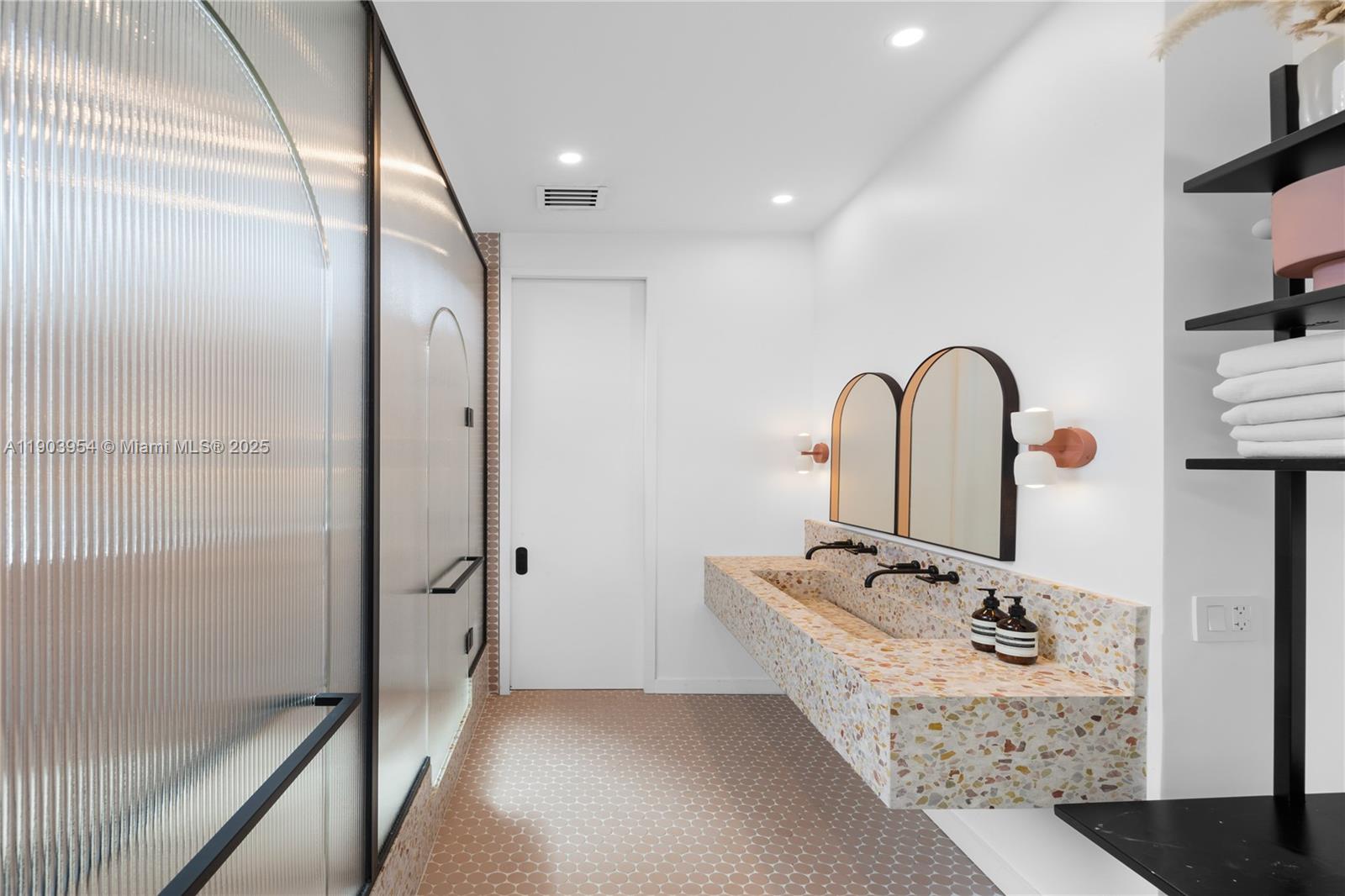 2053 N Bay Rd Miami Beach, FL 33140