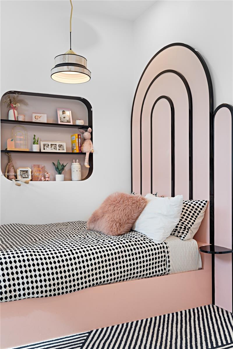 2053 N Bay Rd Miami Beach, FL 33140