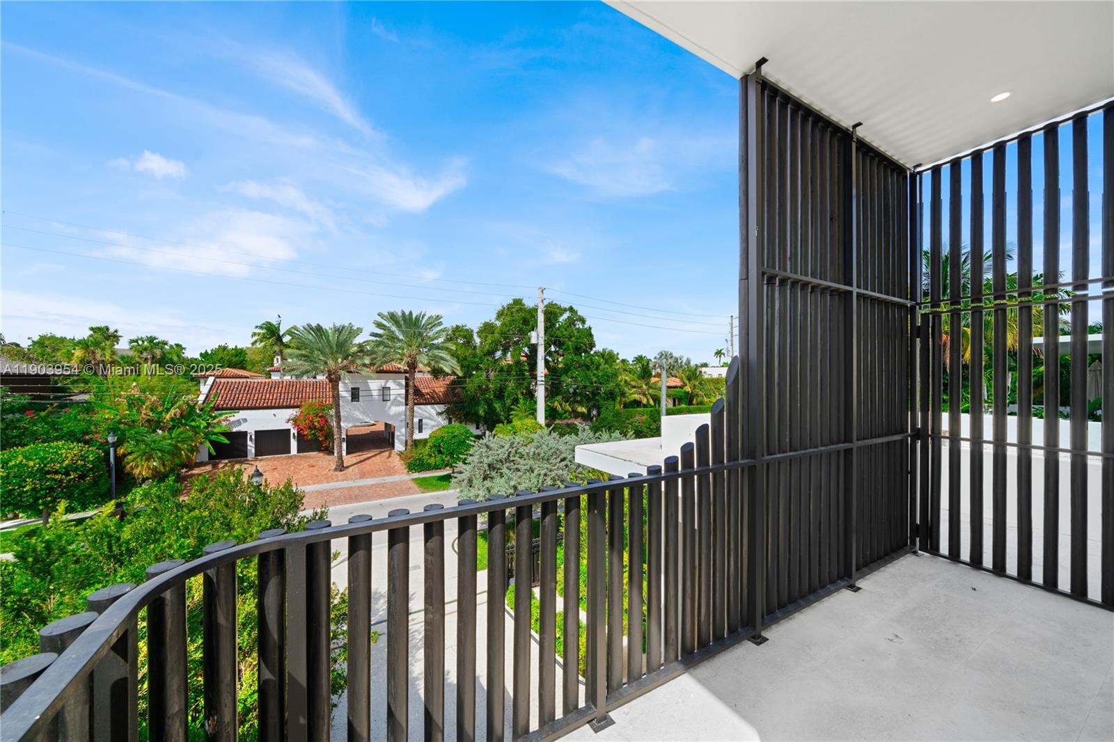 2053 N Bay Rd Miami Beach, FL 33140