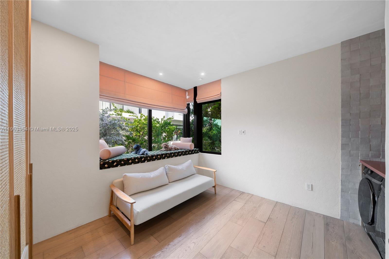 2053 N Bay Rd Miami Beach, FL 33140