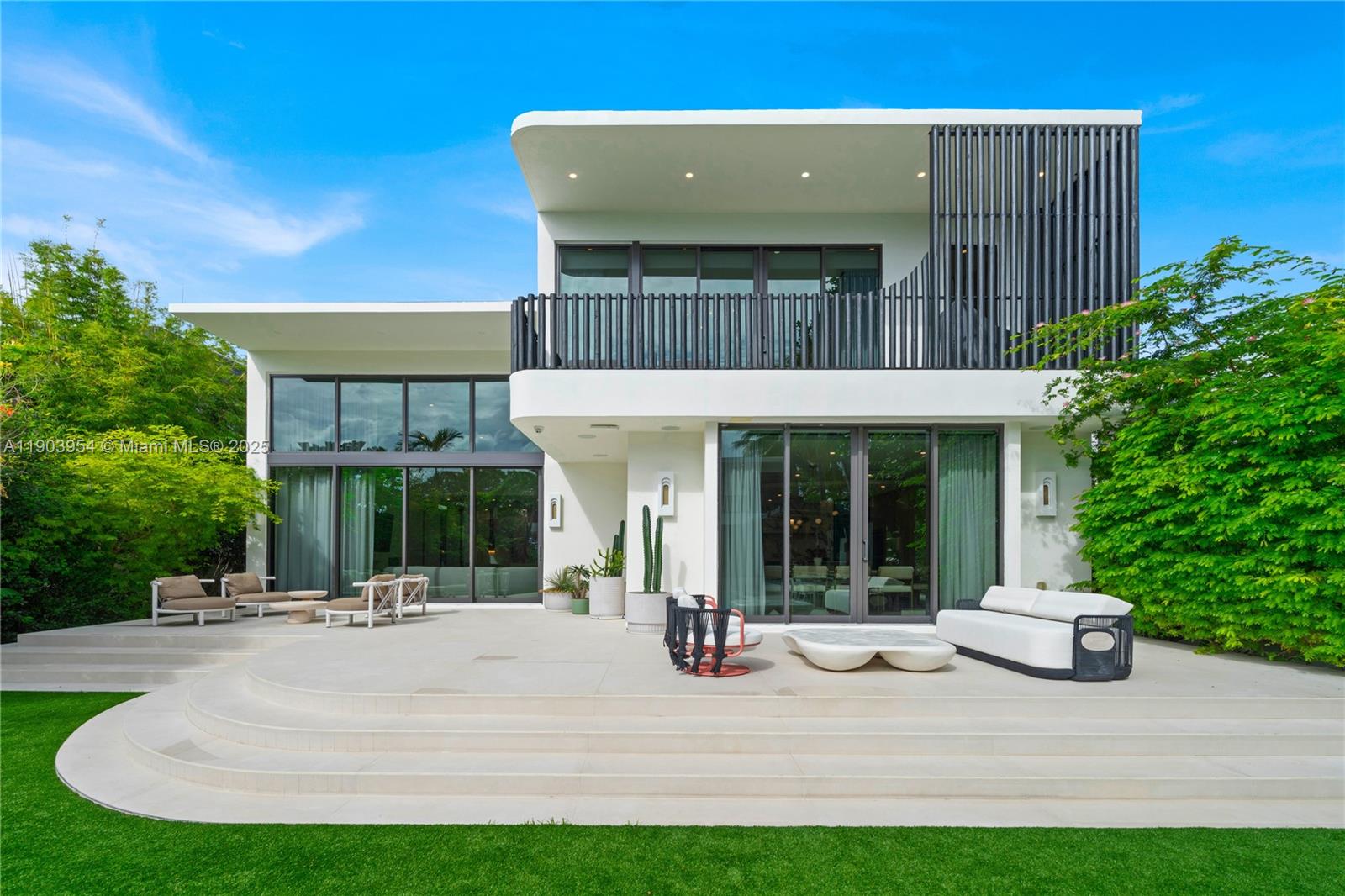 2053 N Bay Rd Miami Beach, FL 33140