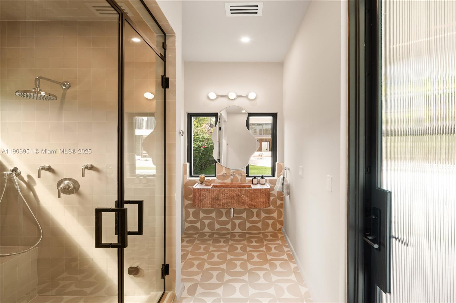 2053 N Bay Rd Miami Beach, FL 33140