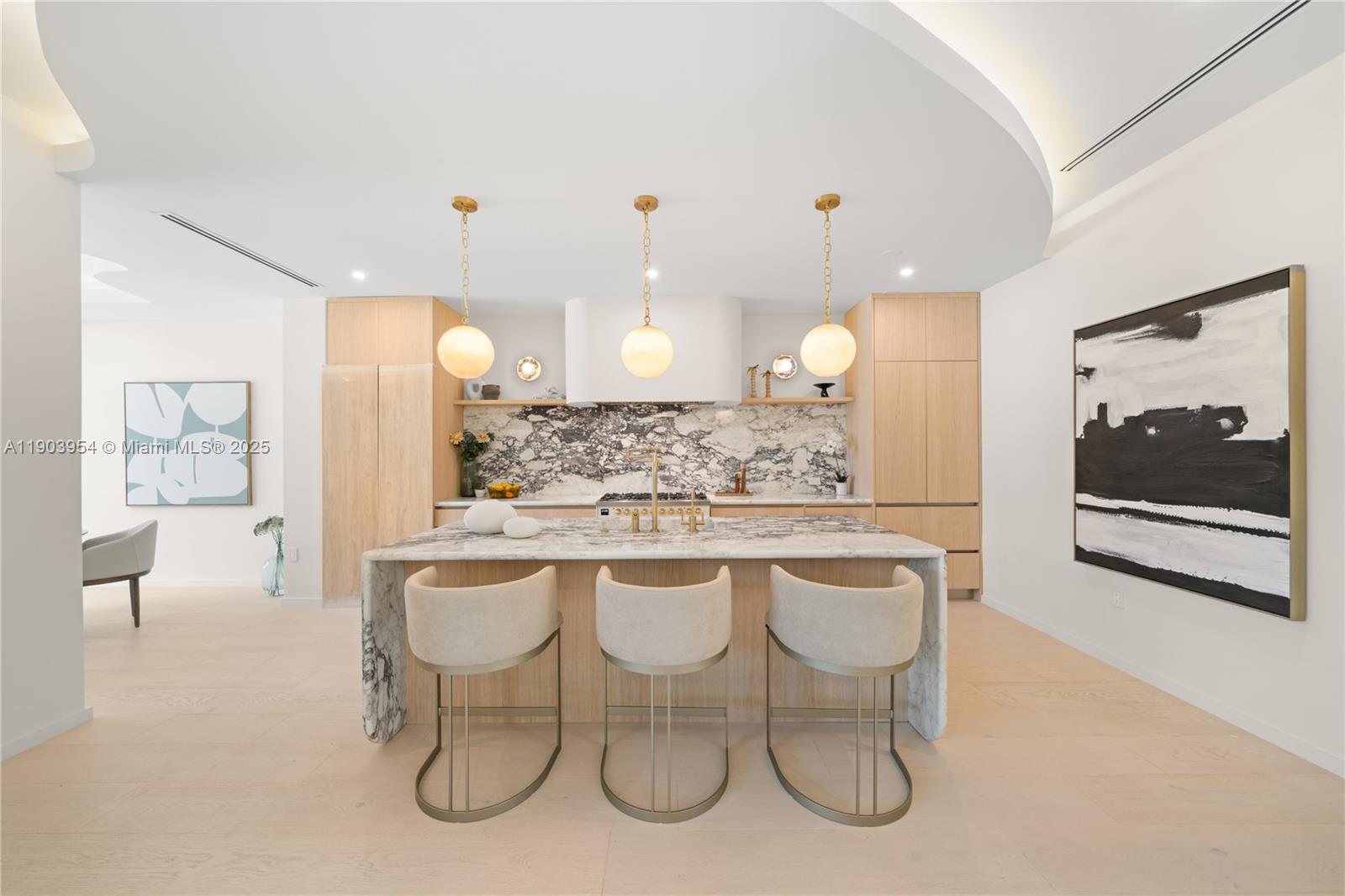 2053 N Bay Rd Miami Beach, FL 33140