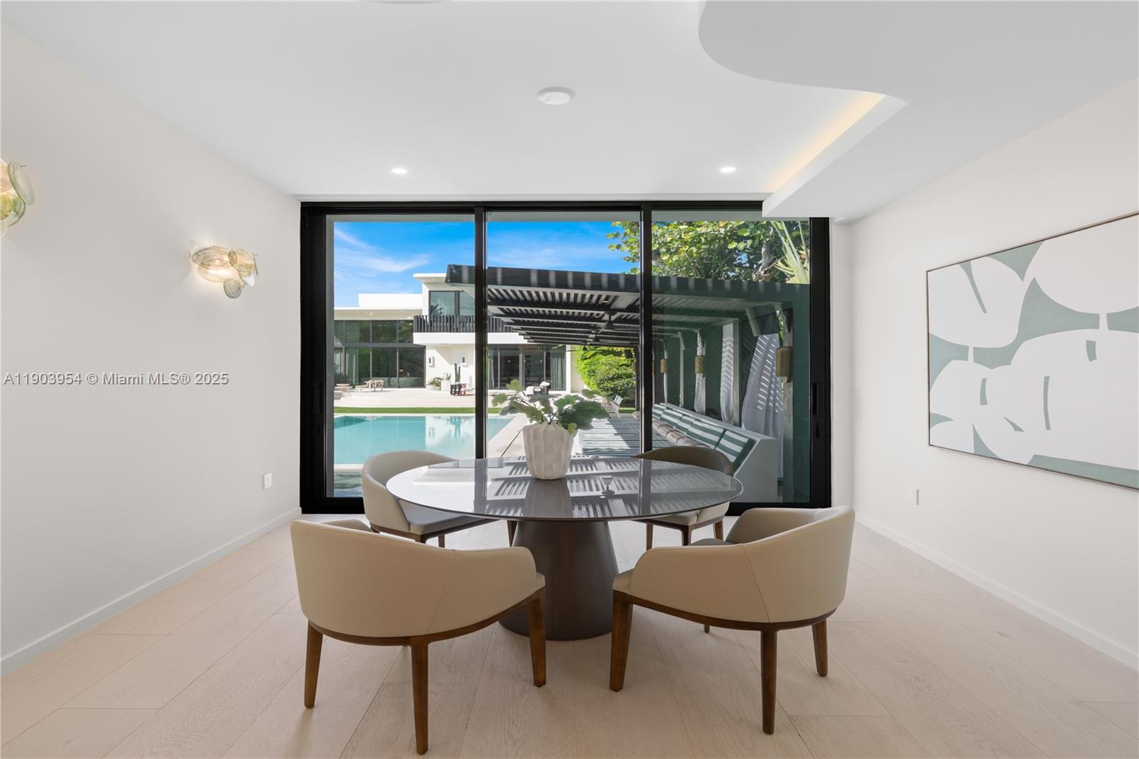 2053 N Bay Rd Miami Beach, FL 33140