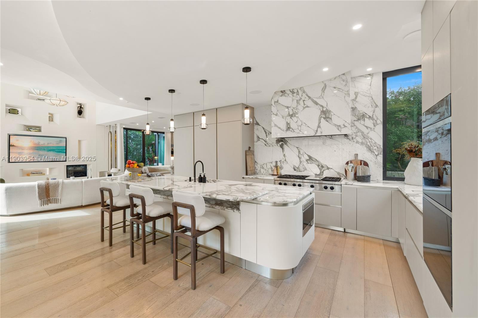 2053 N Bay Rd Miami Beach, FL 33140