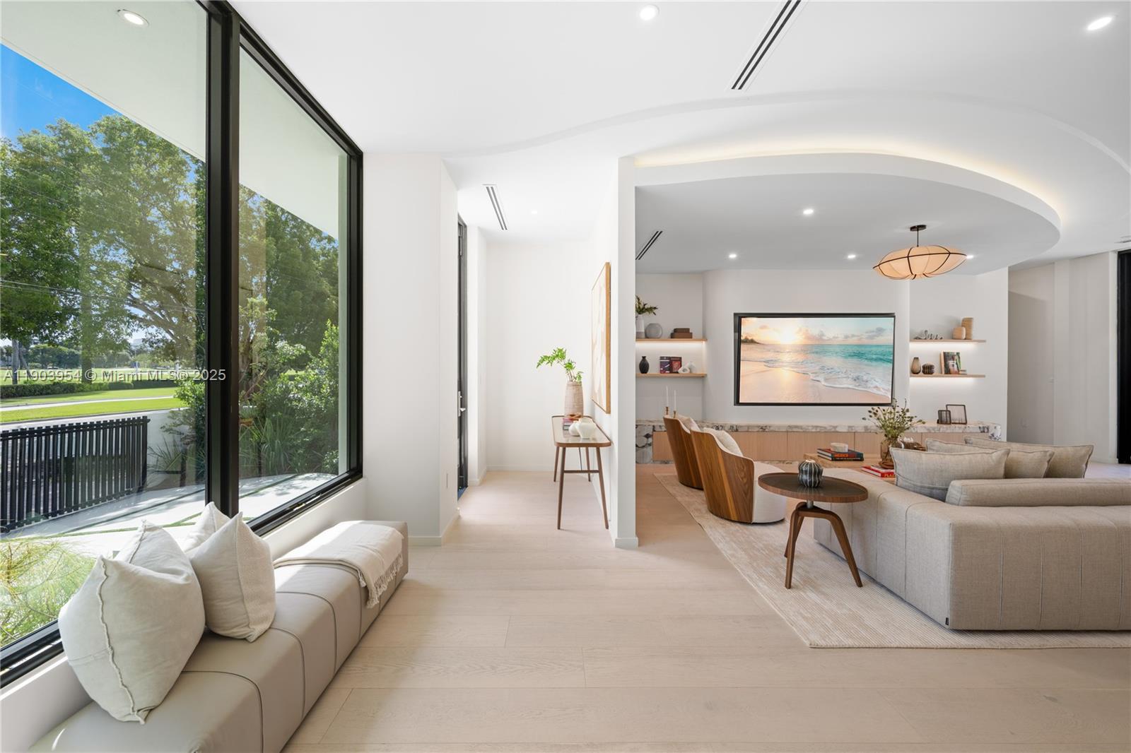 2053 N Bay Rd Miami Beach, FL 33140