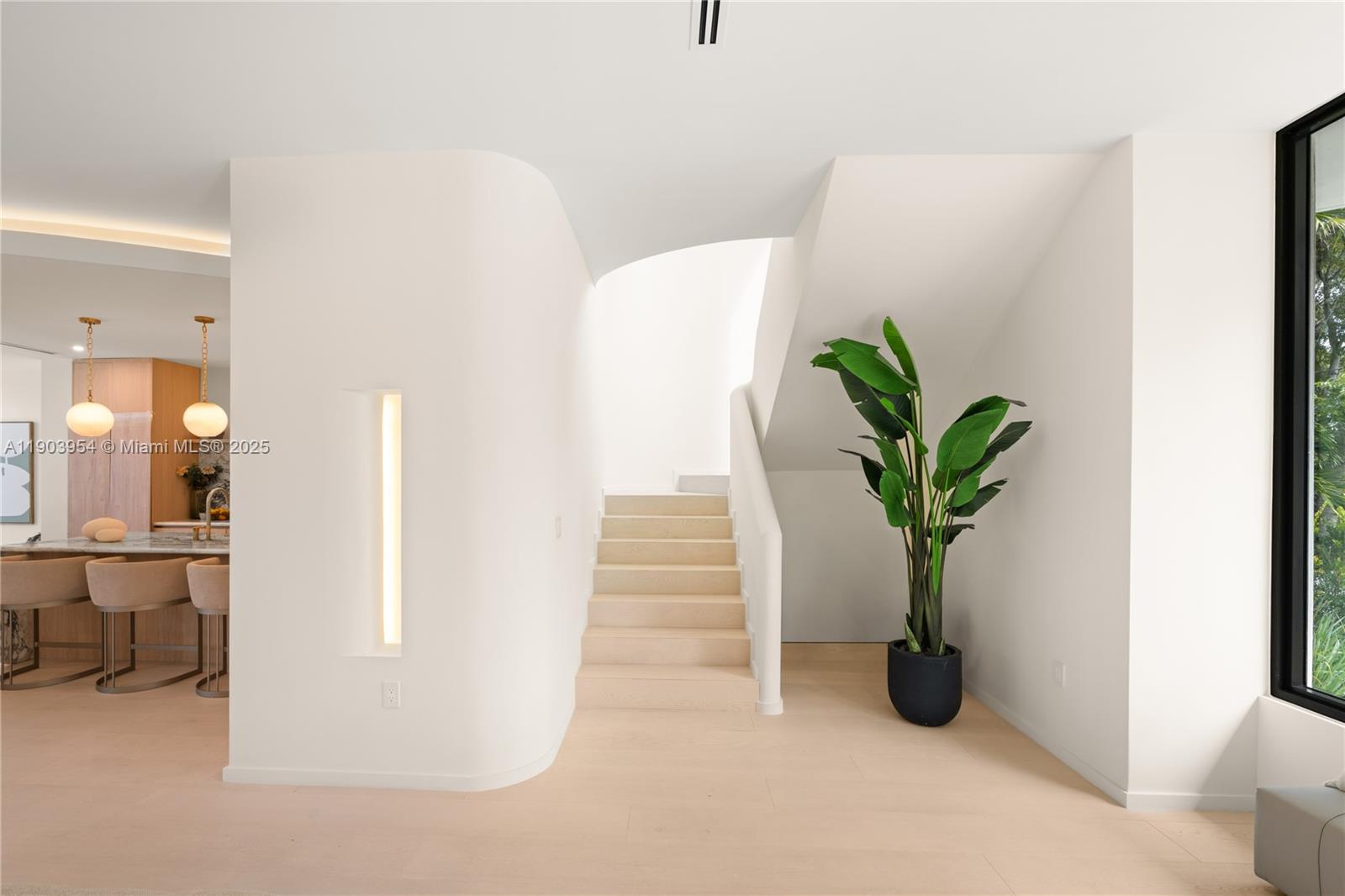 2053 N Bay Rd Miami Beach, FL 33140