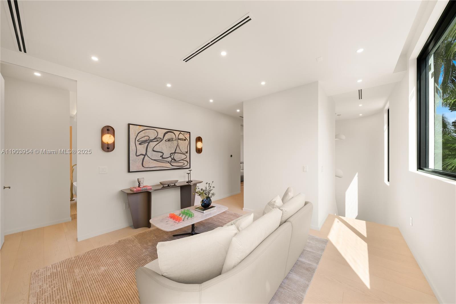 2053 N Bay Rd Miami Beach, FL 33140