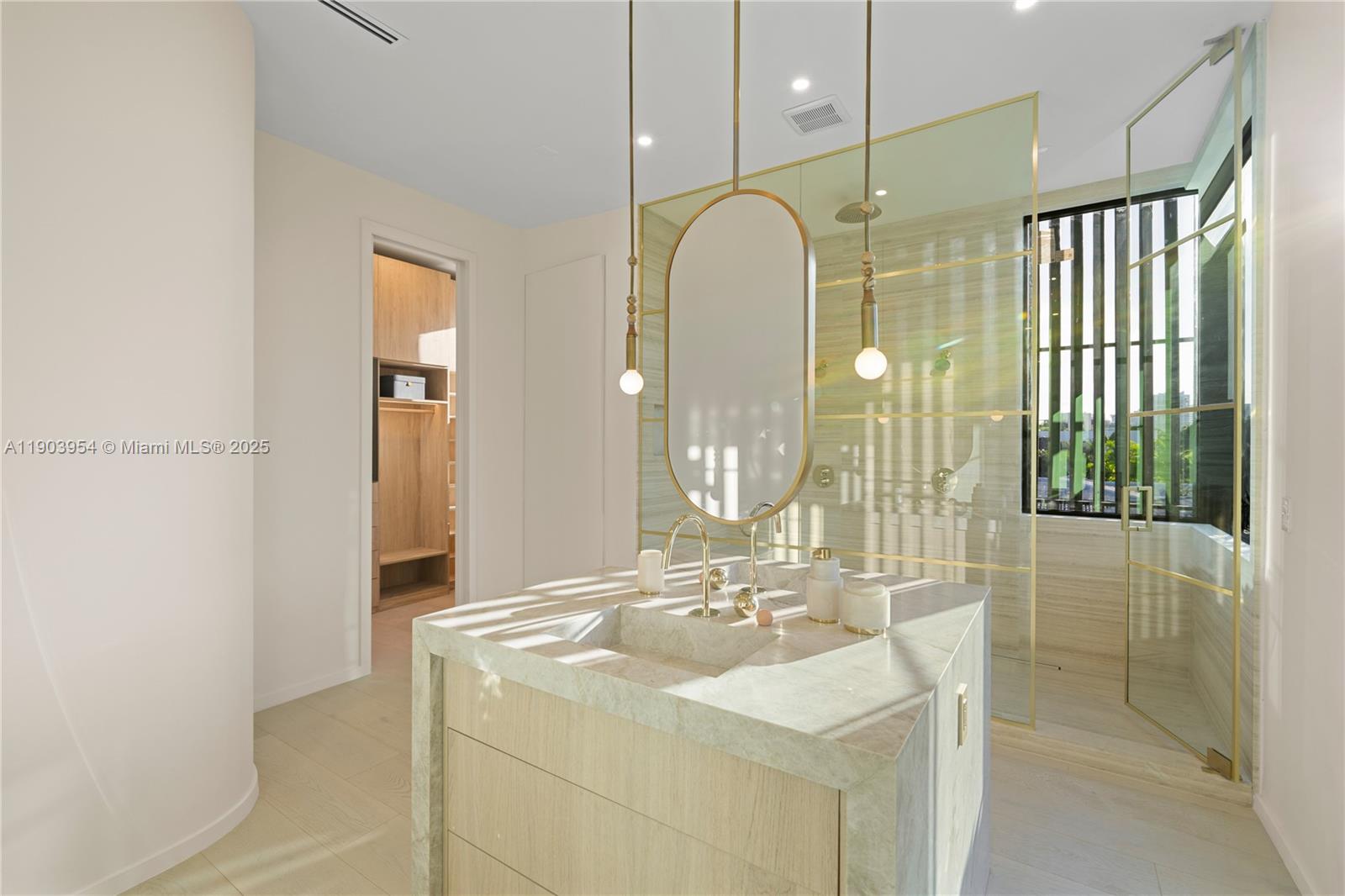 2053 N Bay Rd Miami Beach, FL 33140