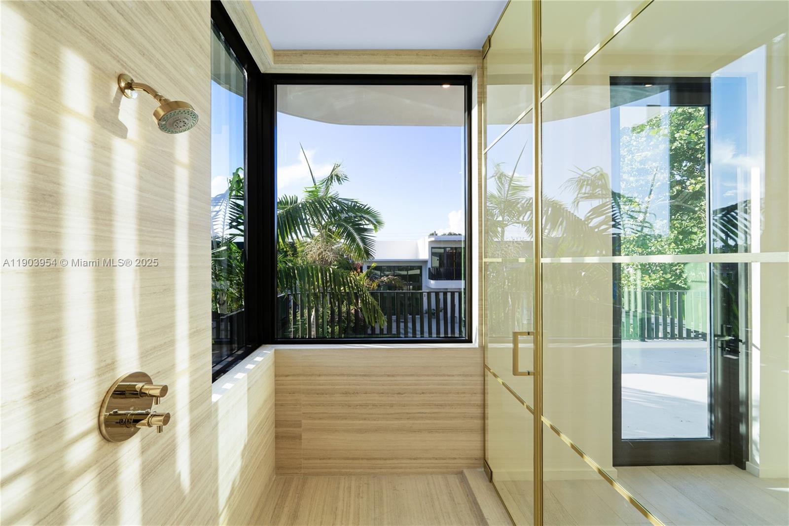 2053 N Bay Rd Miami Beach, FL 33140