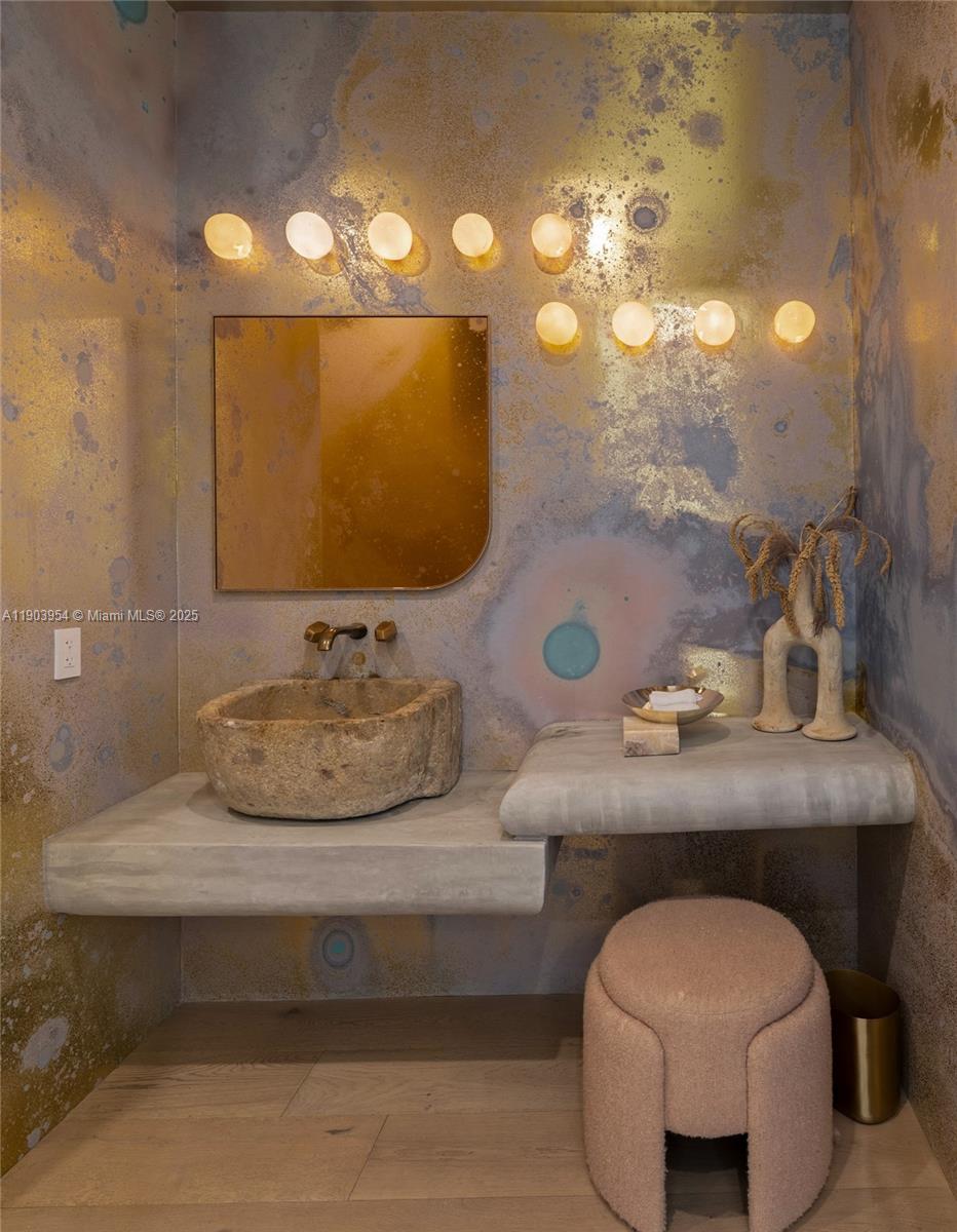 2053 N Bay Rd Miami Beach, FL 33140