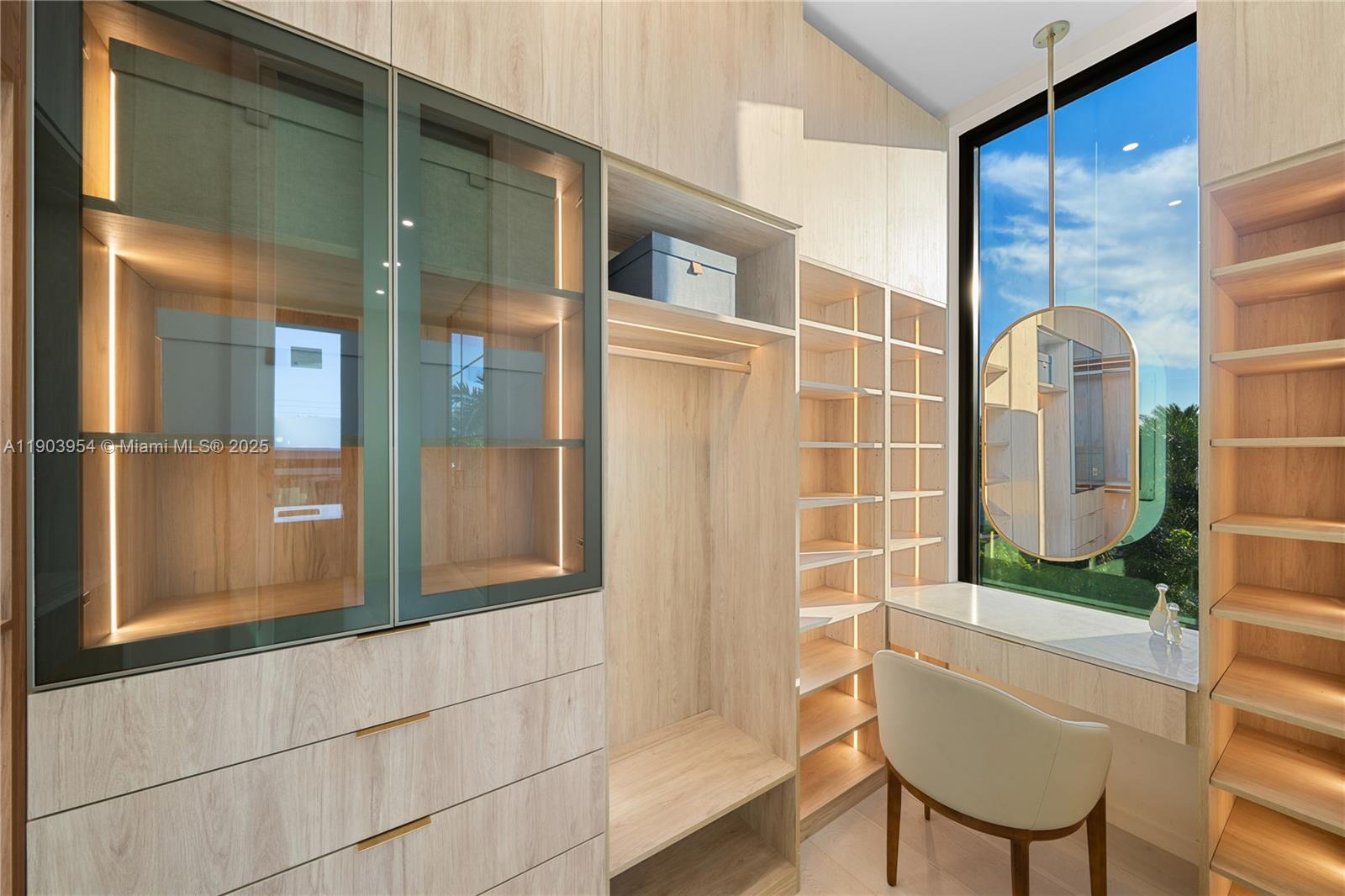 2053 N Bay Rd Miami Beach, FL 33140