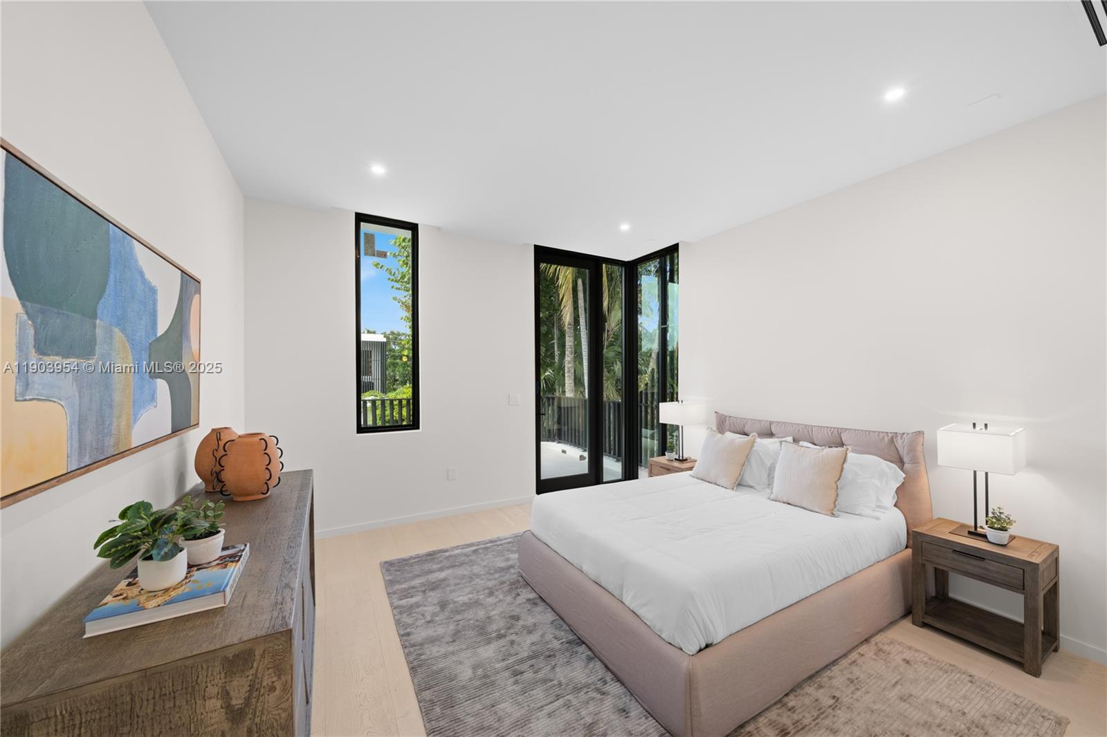 2053 N Bay Rd Miami Beach, FL 33140