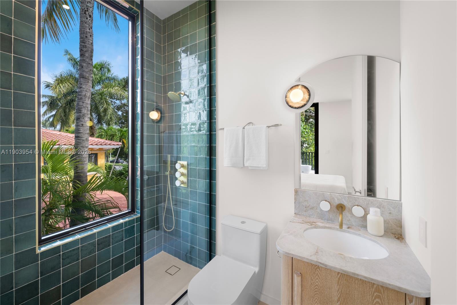 2053 N Bay Rd Miami Beach, FL 33140