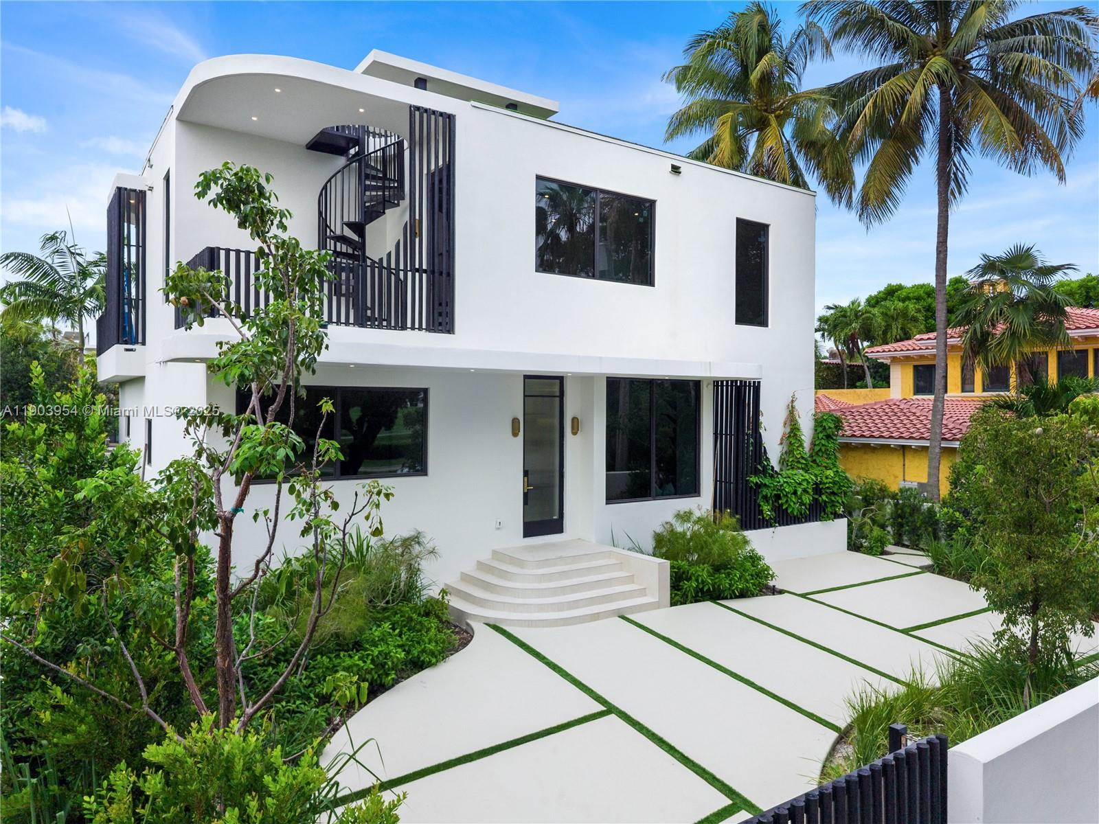 2053 N Bay Rd Miami Beach, FL 33140
